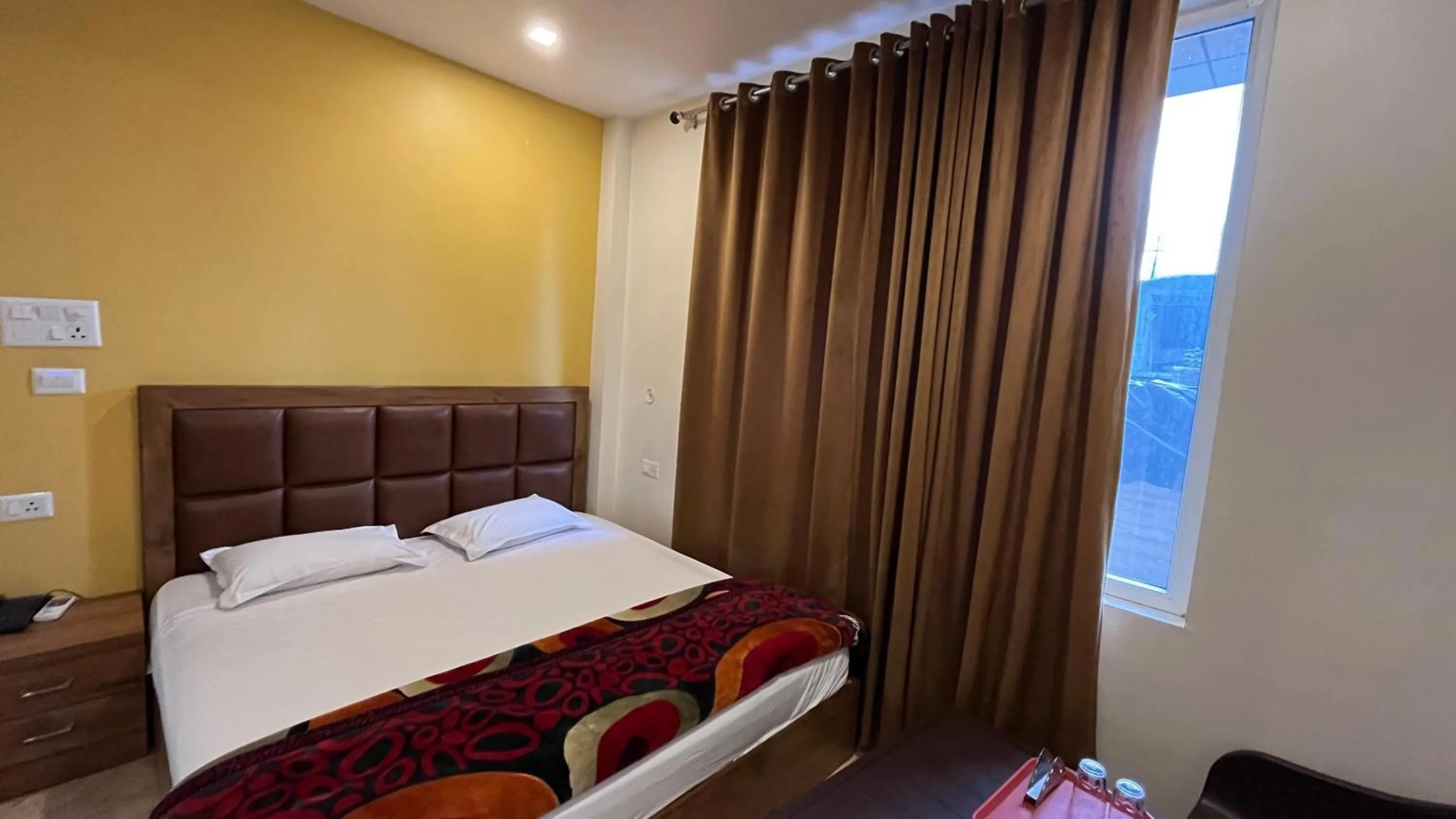 Bed in Maharastra Bhavan Atithi Grah