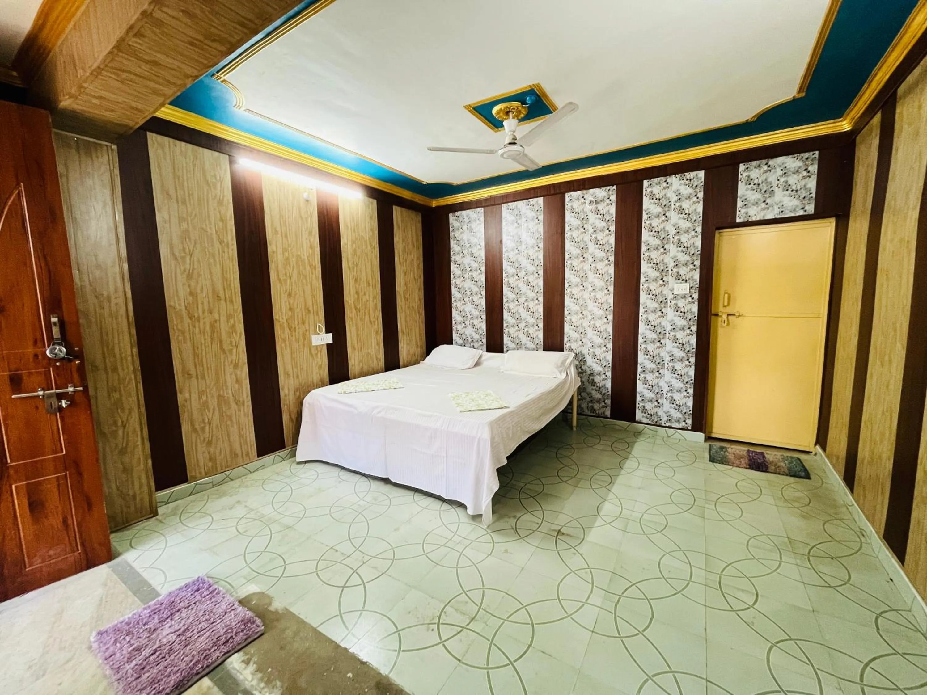 Bed in Maharastra Bhavan Atithi Grah