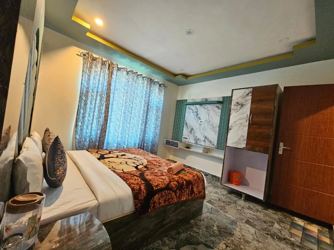 Bed in Maharastra Bhavan Atithi Grah