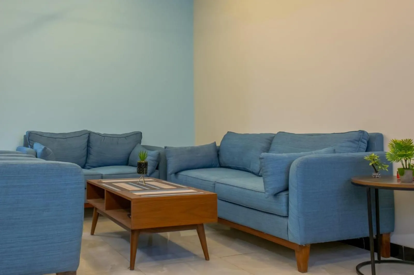 Living room in Holidazzle Lodge Islamabad