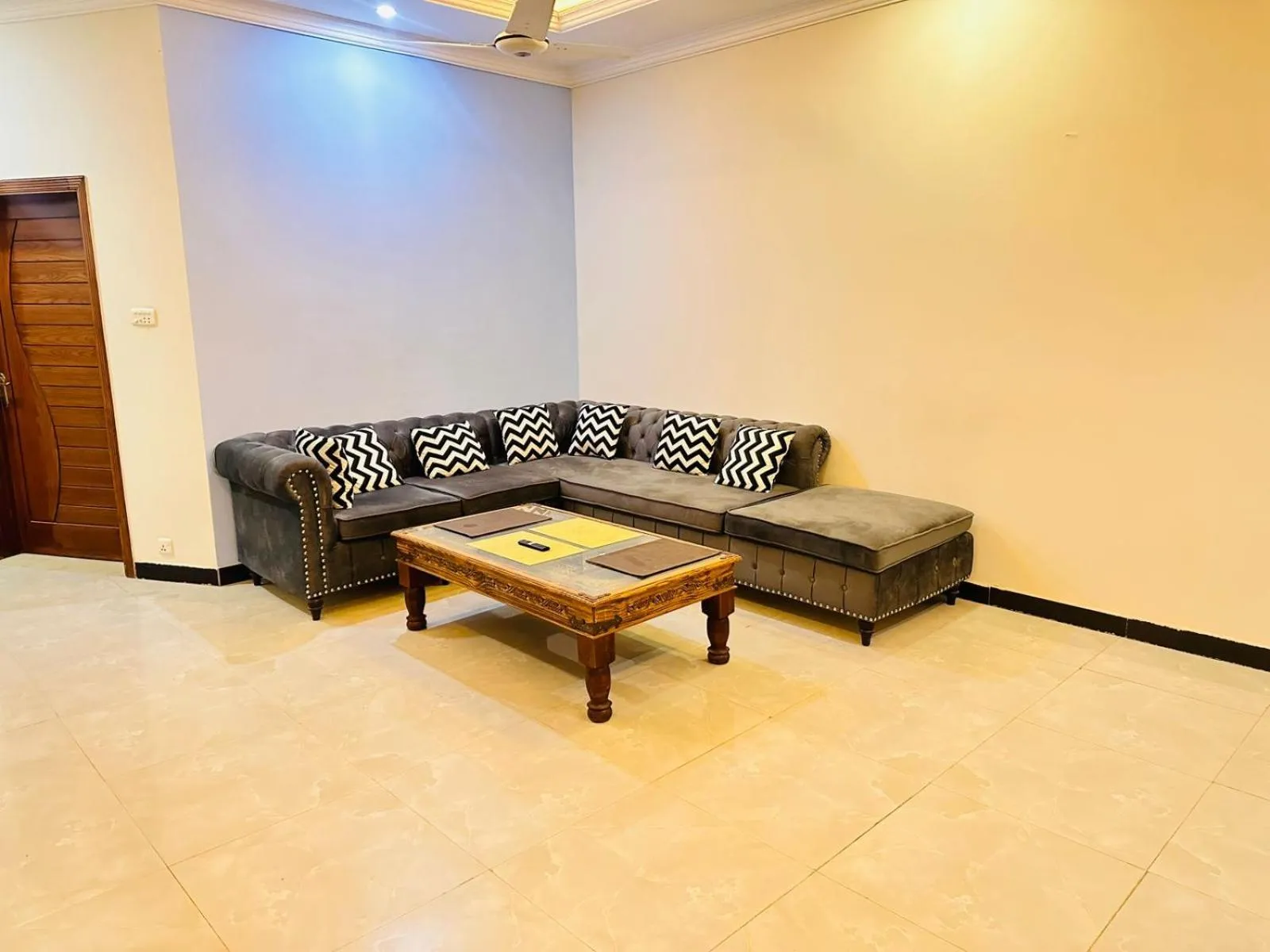 Living room in Holidazzle Lodge Islamabad