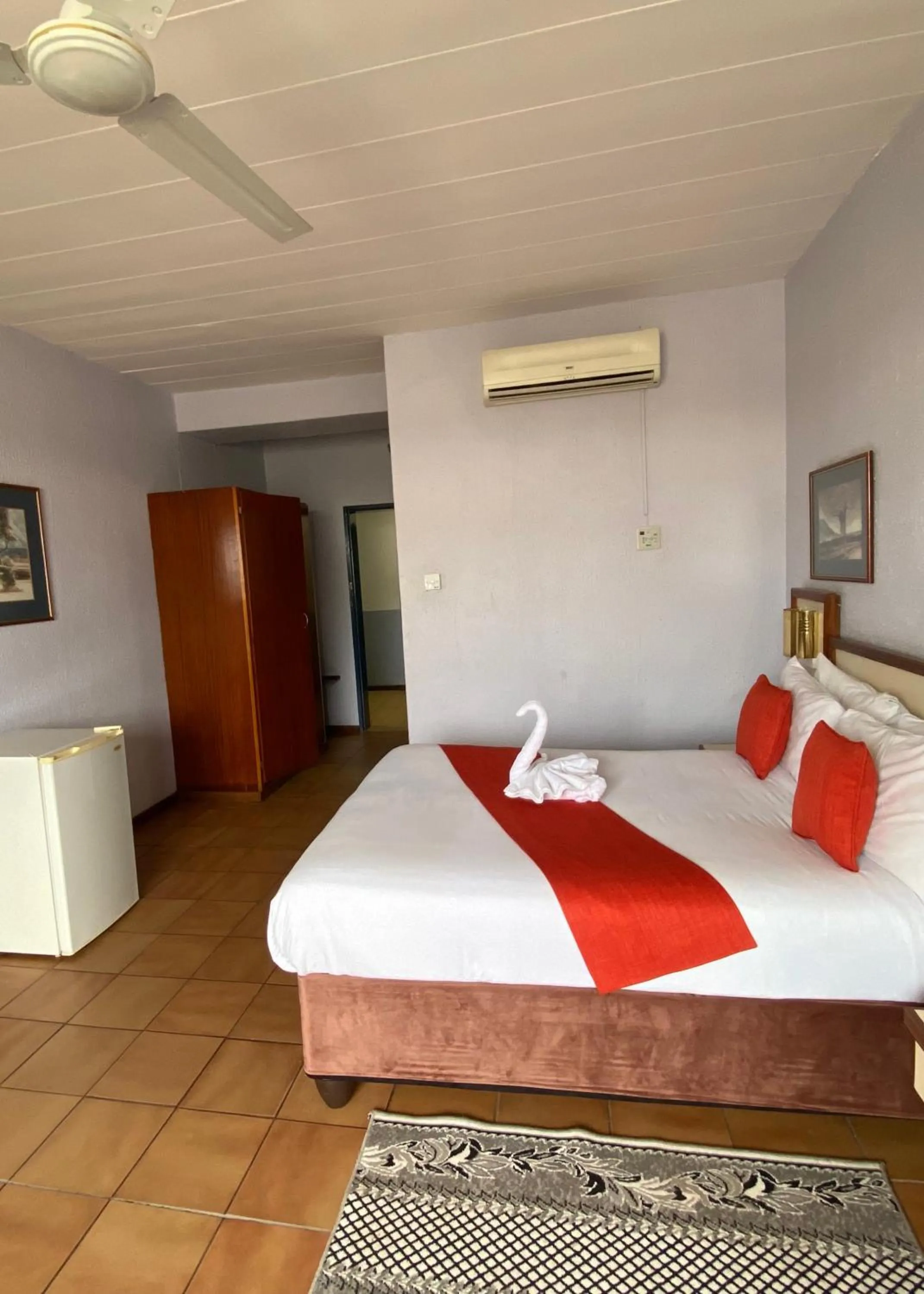 Shower, Bed in Gaborone Hotel