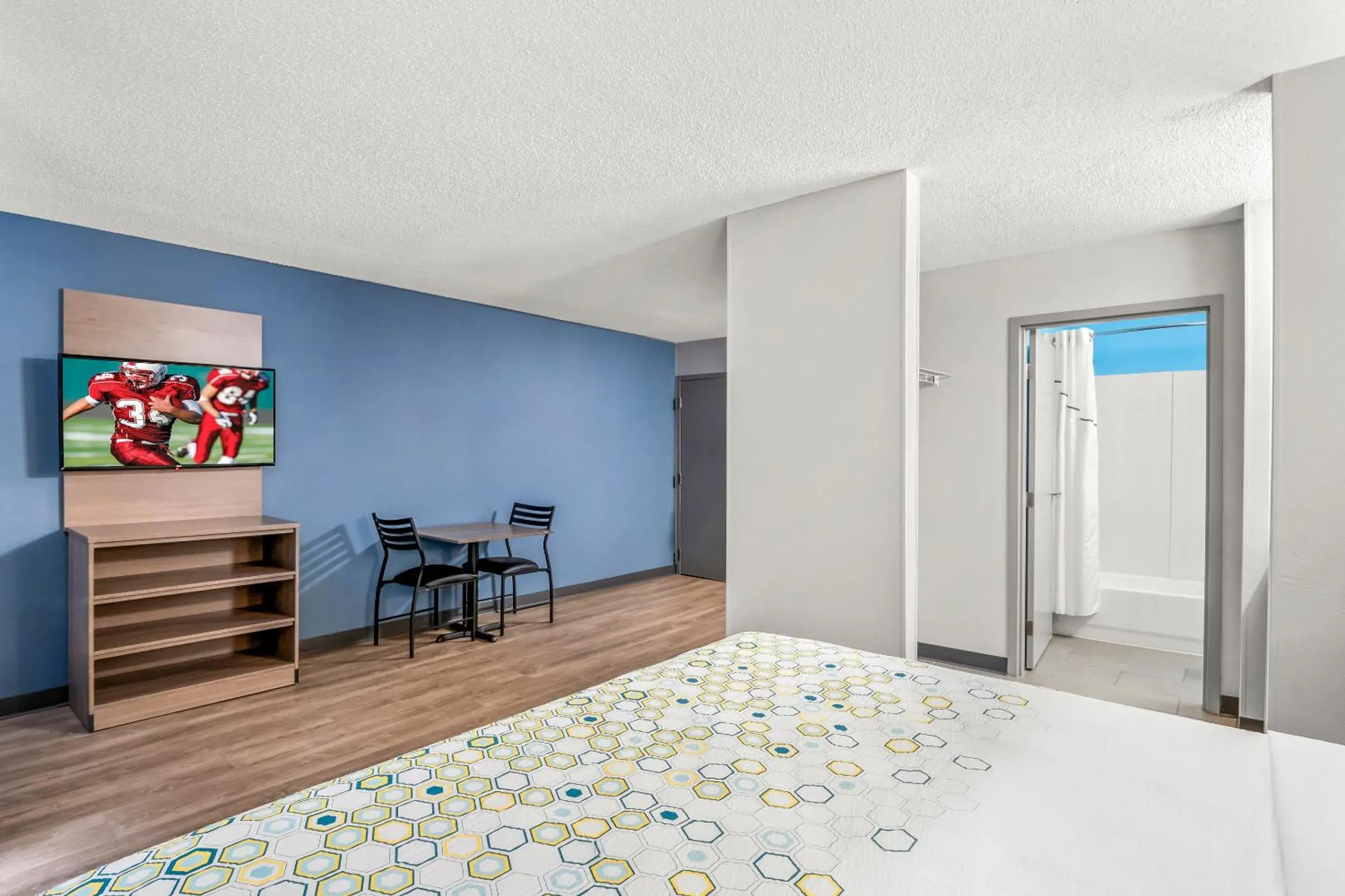 Studio Queen Room Non-Smoking in HomeTowne Studios by Red Roof Southfield Studio Queen Room Non-Smoking in HomeTowne Studios by Red Roof Southfield