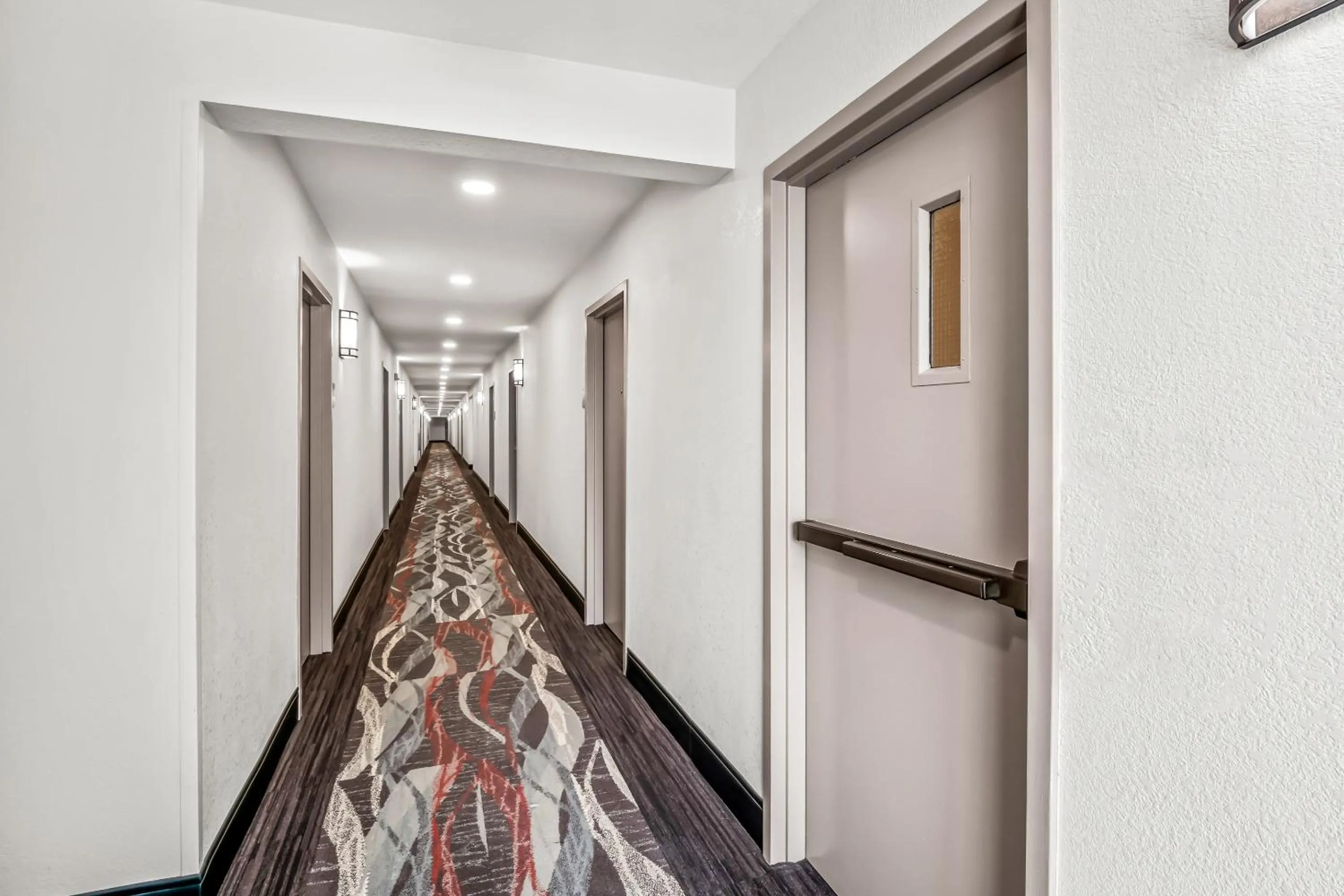 Decorative detail in HomeTowne Studios by Red Roof Southfield