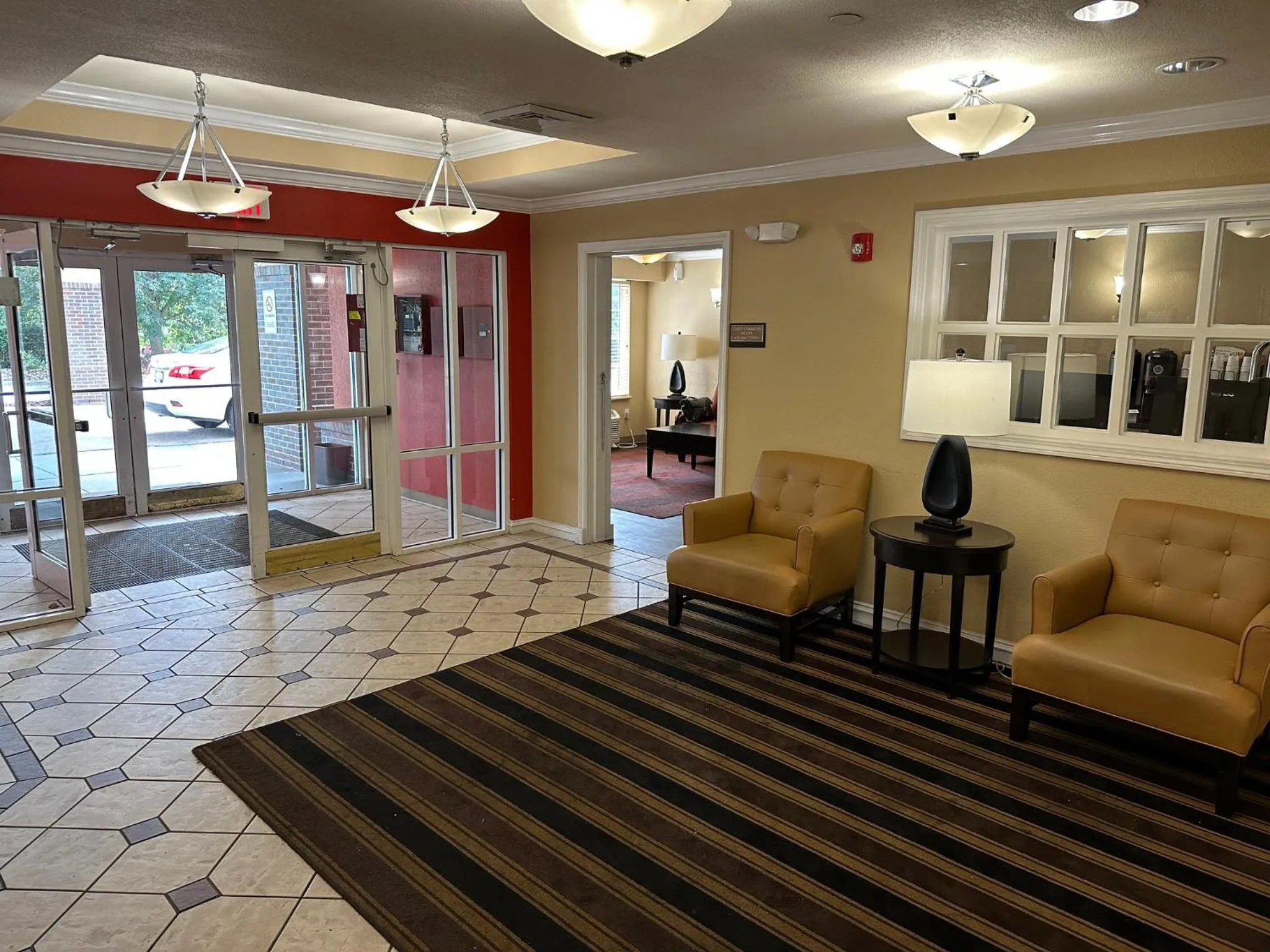 Lobby or reception in HomeTowne Studios by Red Roof Southfield