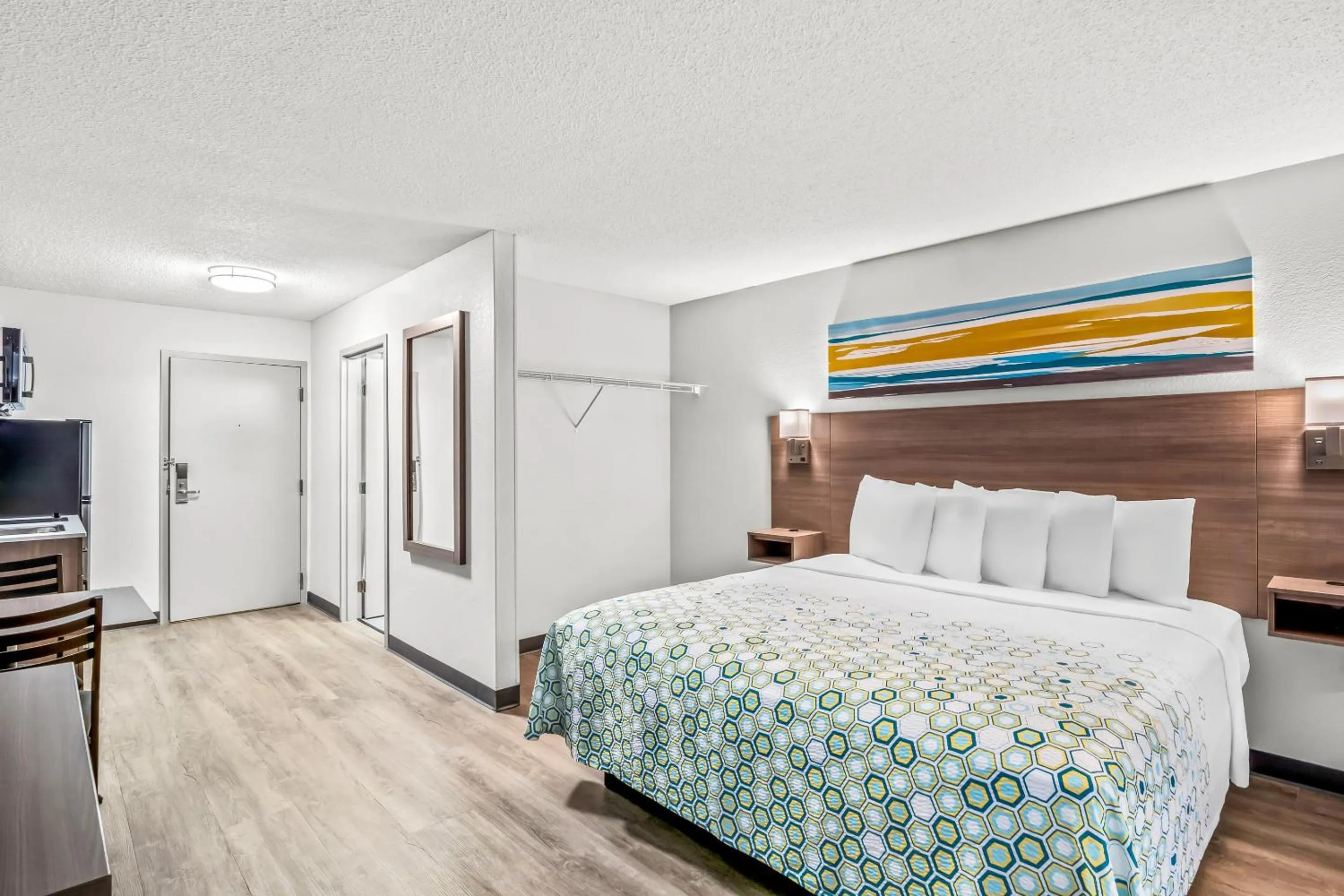 Photo of the whole room, Bed in HomeTowne Studios by Red Roof Southfield