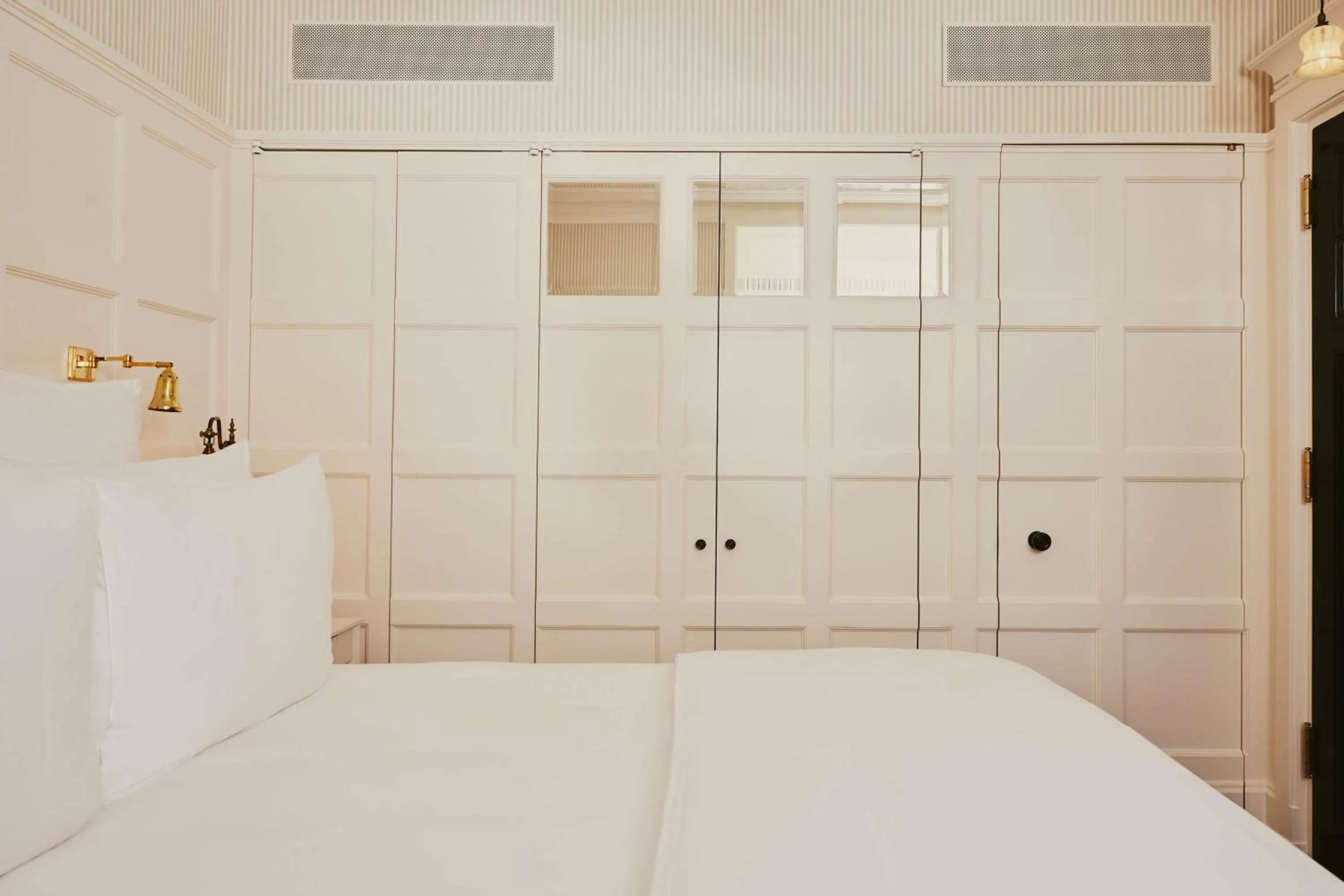 Bedroom, Bed in At Sloane