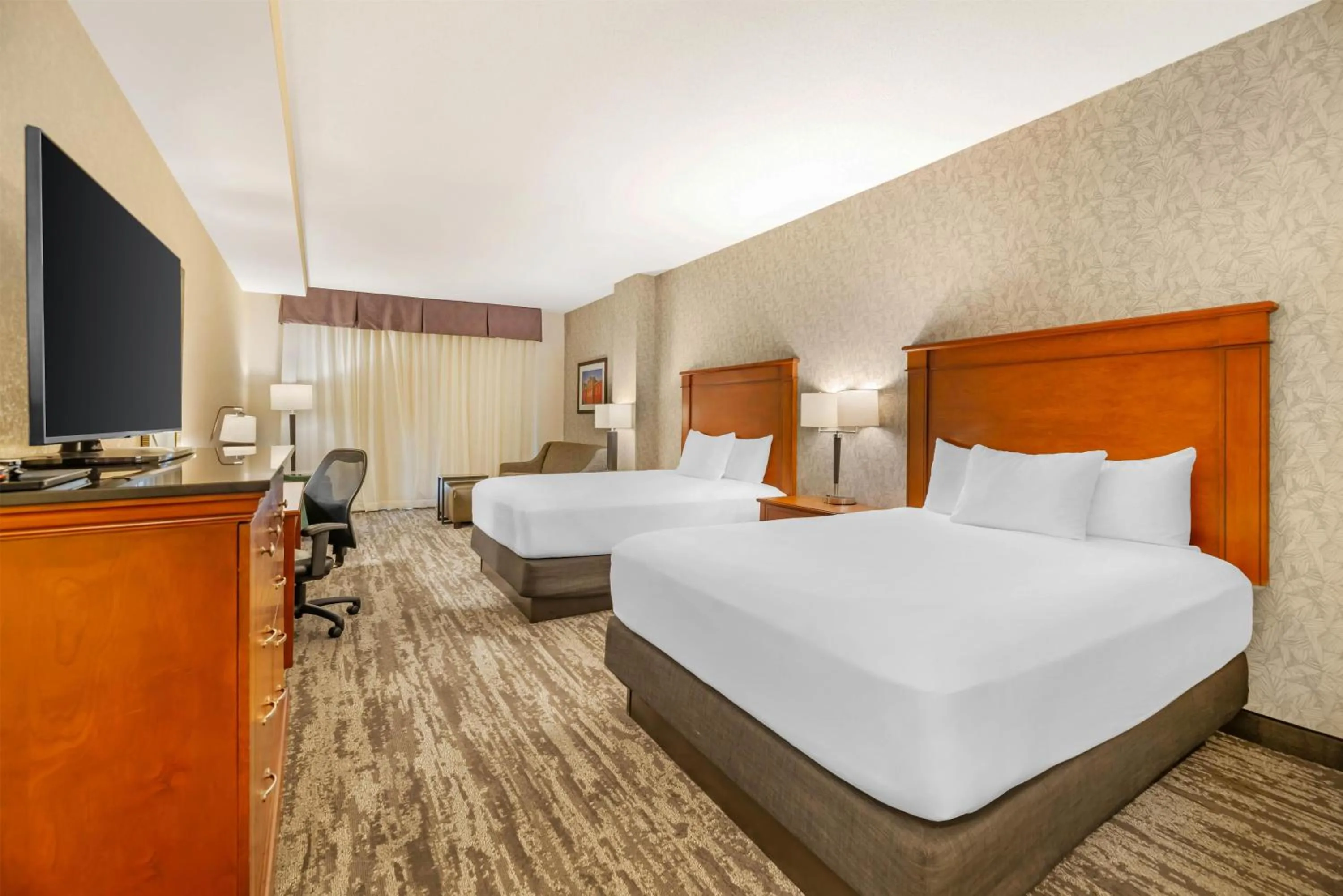 Bedroom, Bed in Drury Plaza Hotel St Louis Brentwood