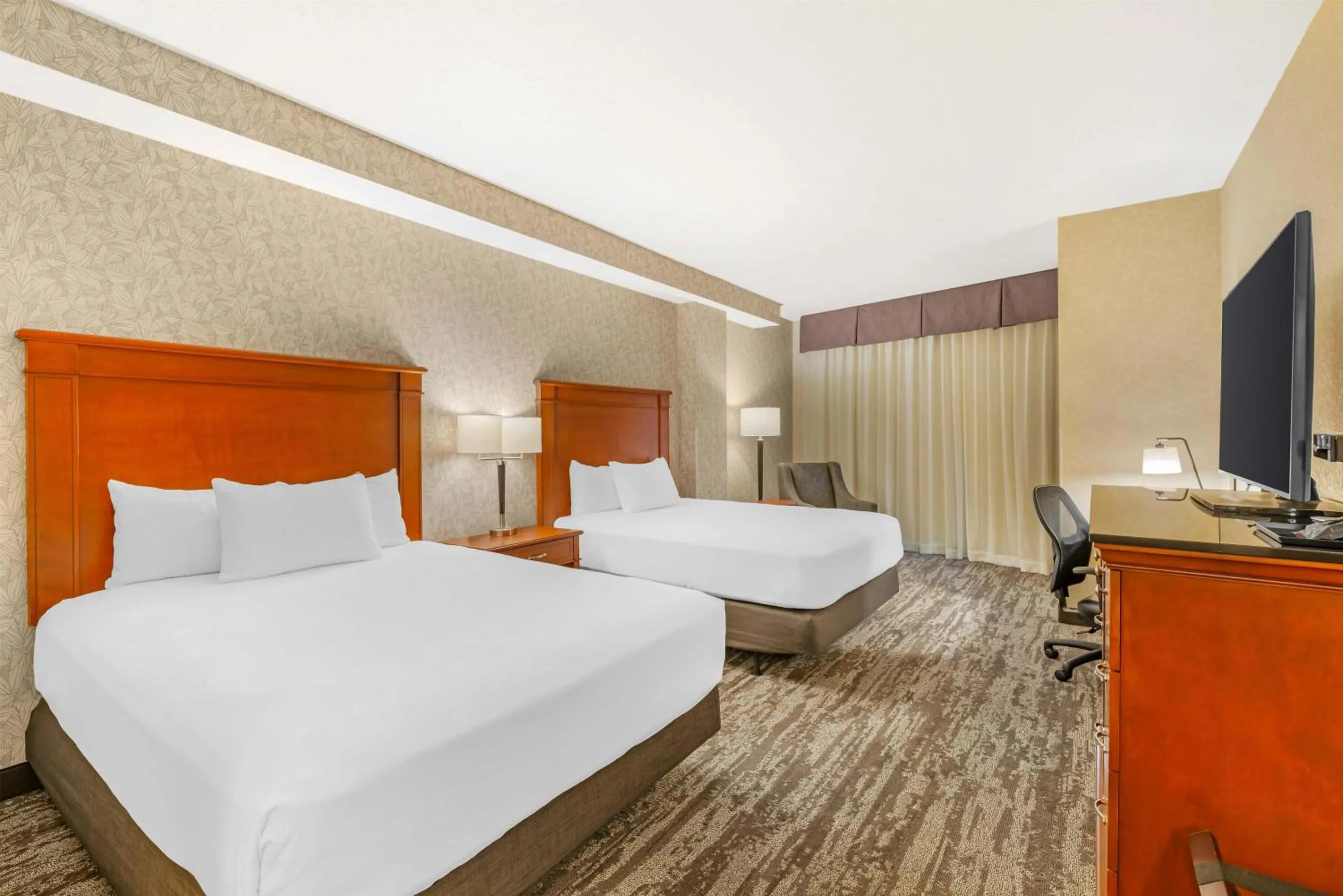 Bedroom, Bed in Drury Plaza Hotel St Louis Brentwood