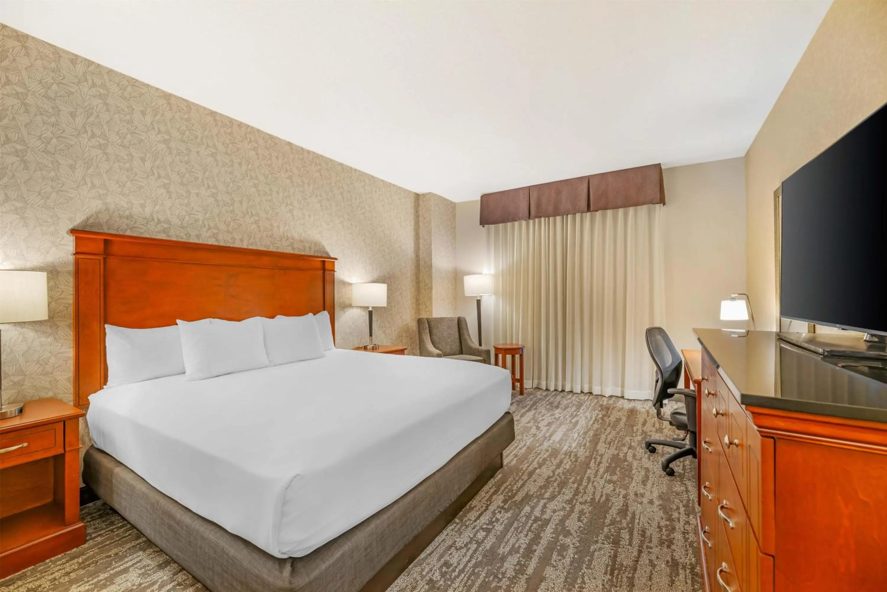 Bedroom, Bed in Drury Plaza Hotel St Louis Brentwood