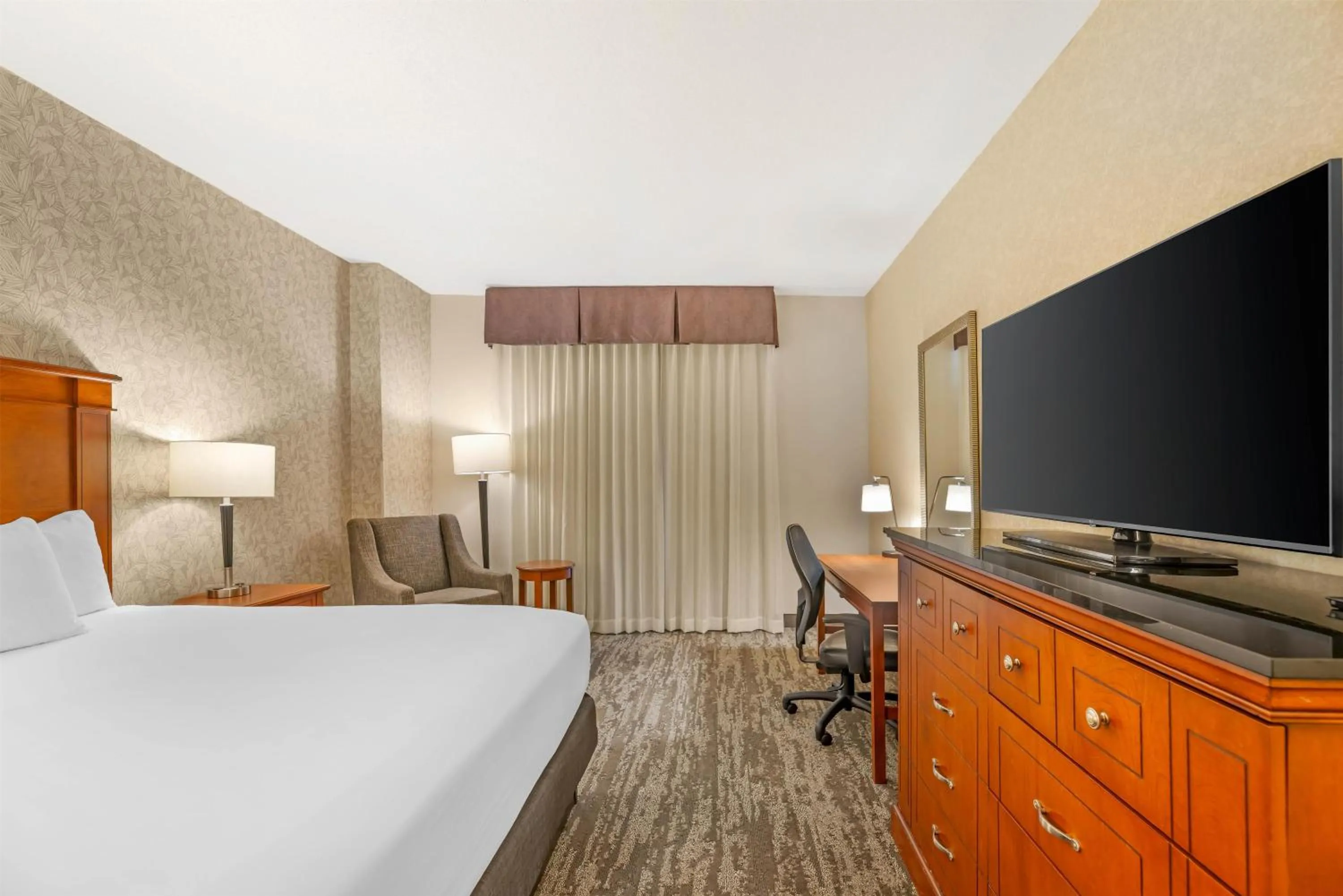 Bedroom, Bed in Drury Plaza Hotel St Louis Brentwood