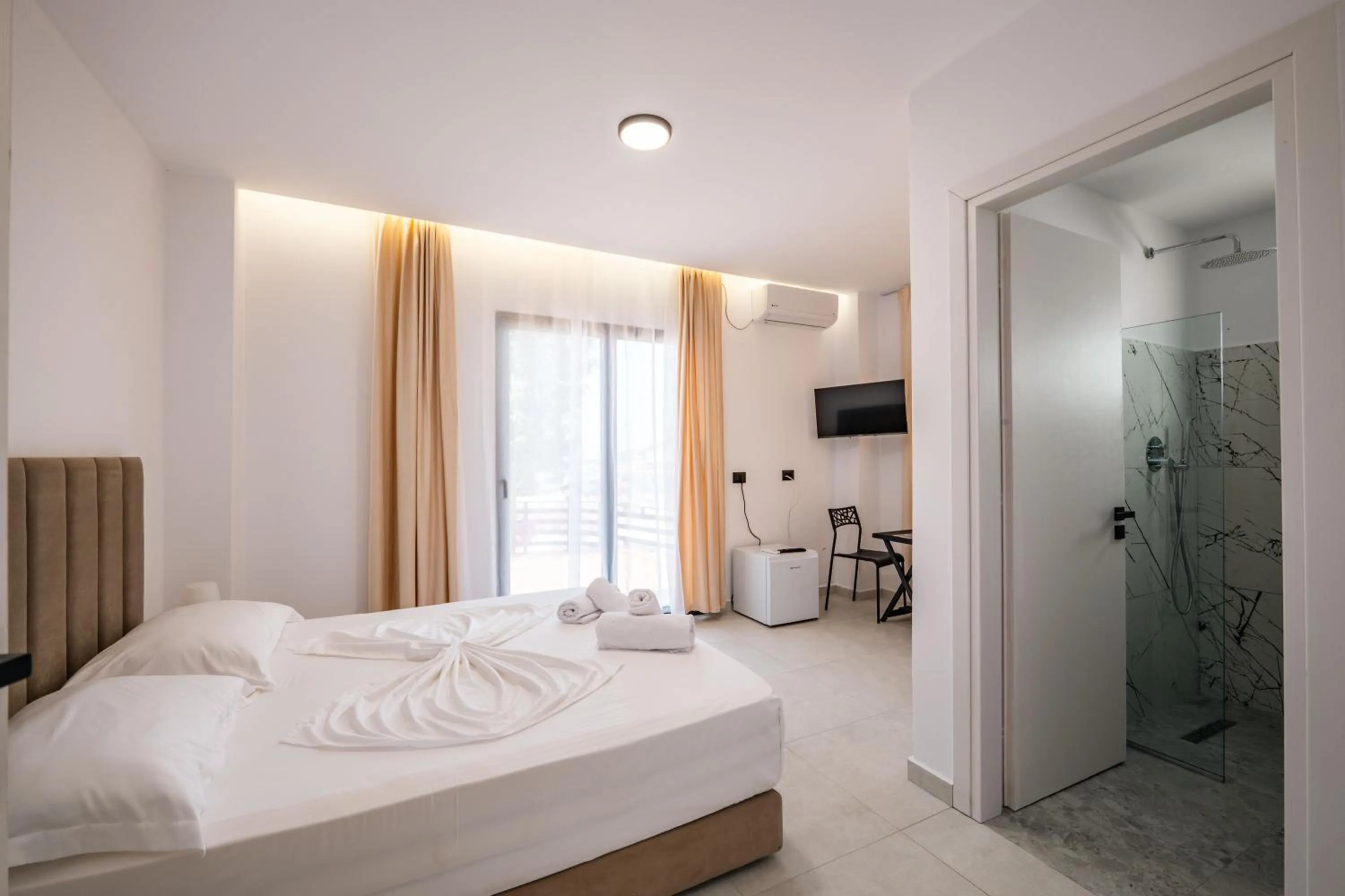 Bed in Sunset Aparthotel