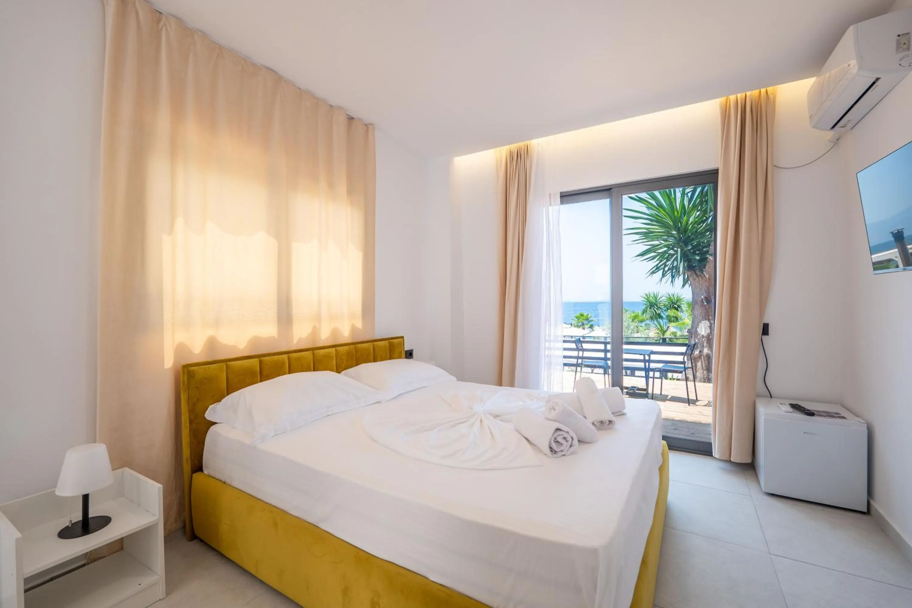 Bed in Sunset Aparthotel