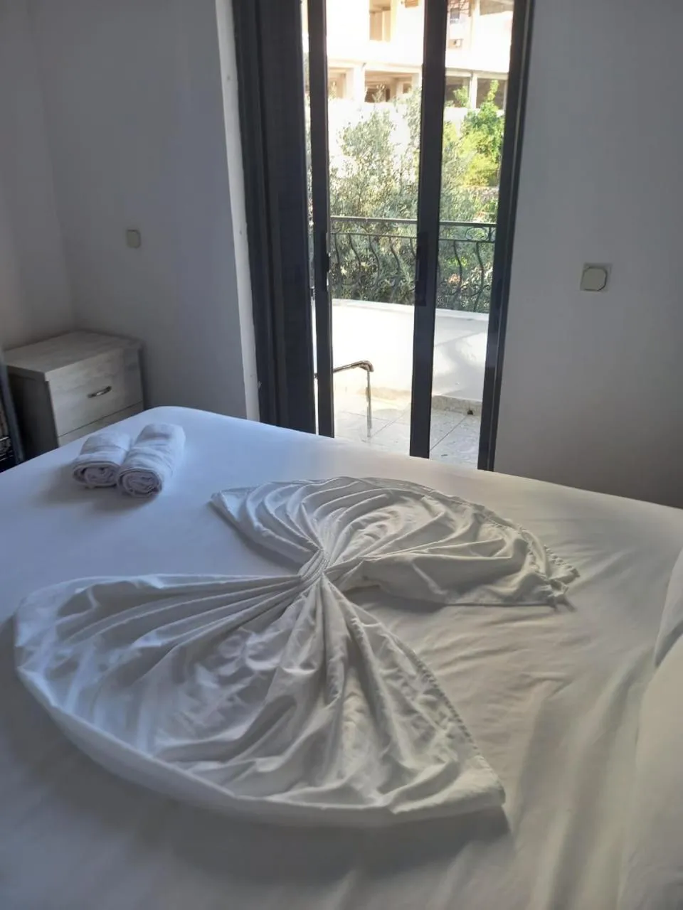 Bed in Sunset Aparthotel