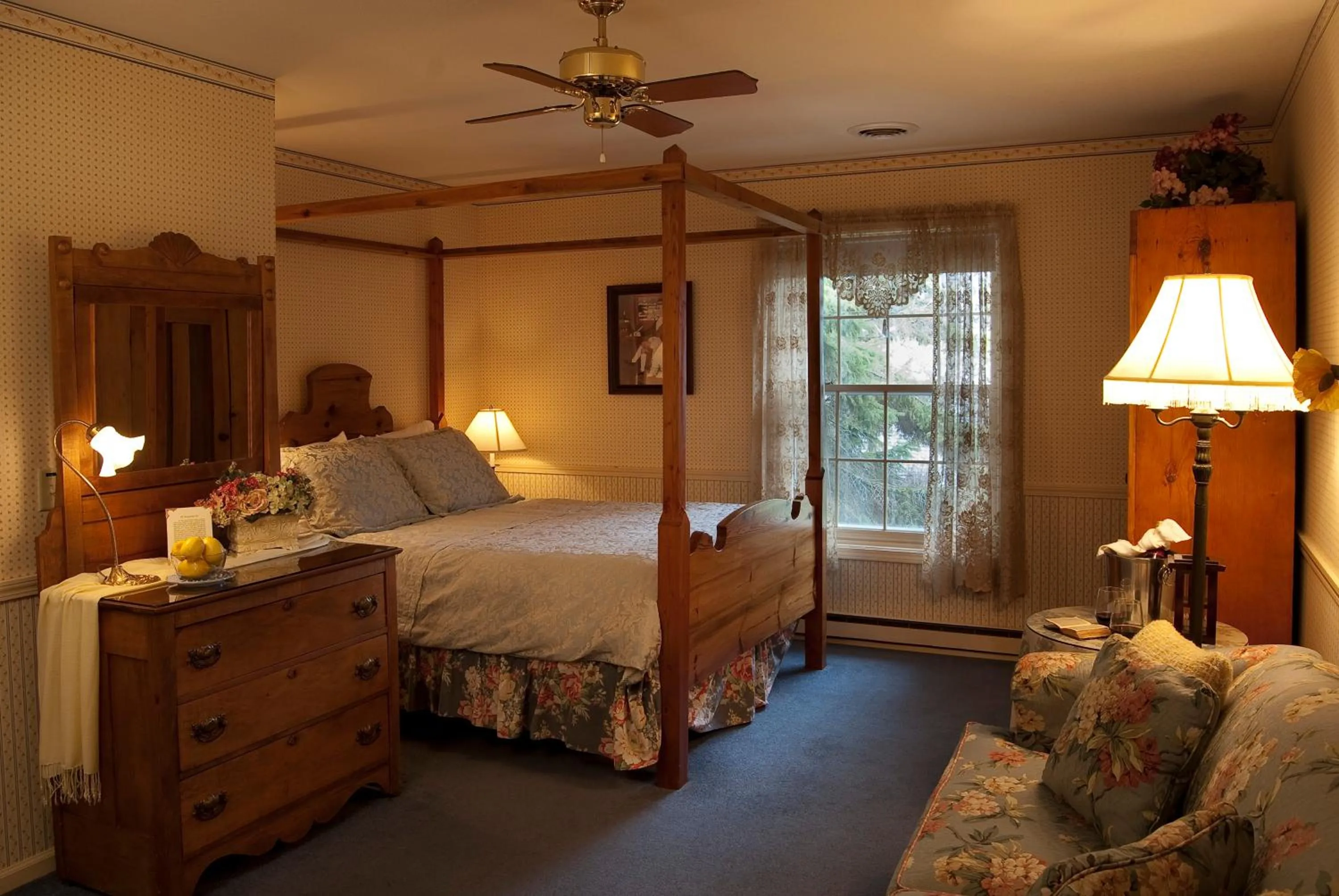 Photo of the whole room, Bed in Eagle Harbor Inn