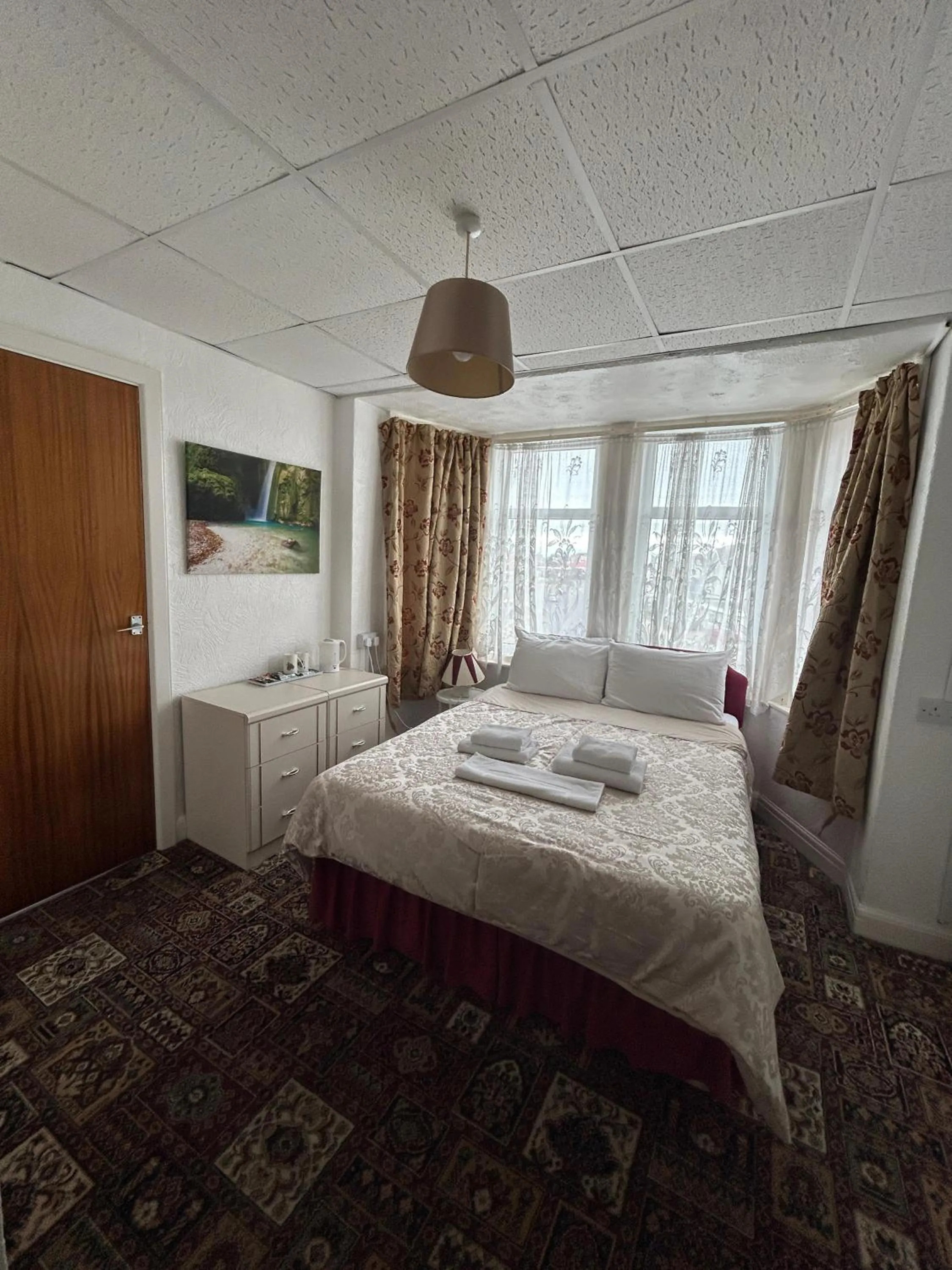 Bedroom, Bed in OYO Delton Hotel Blackpool Pleasure Beach