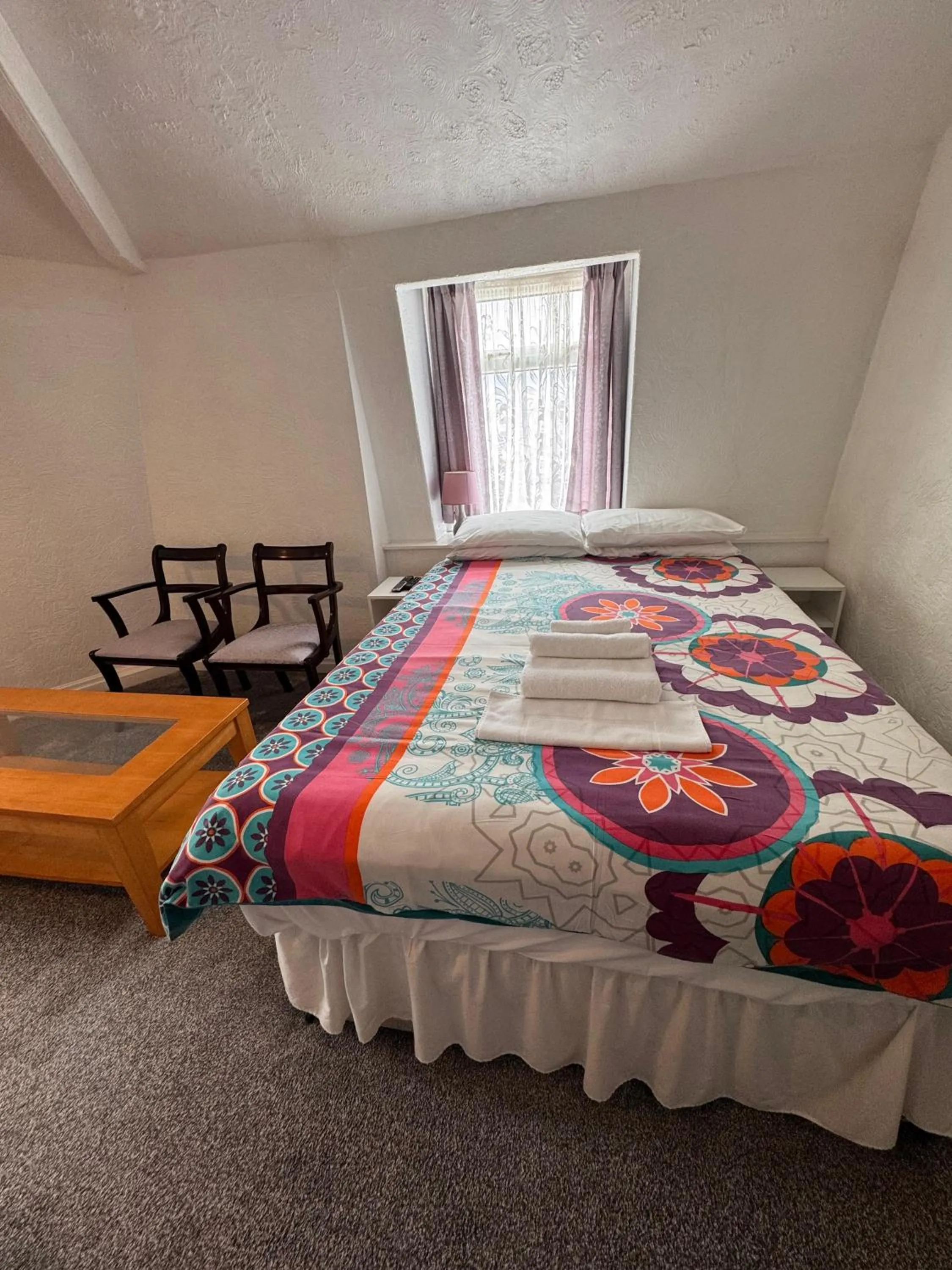 Bedroom, Bed in OYO Delton Hotel Blackpool Pleasure Beach