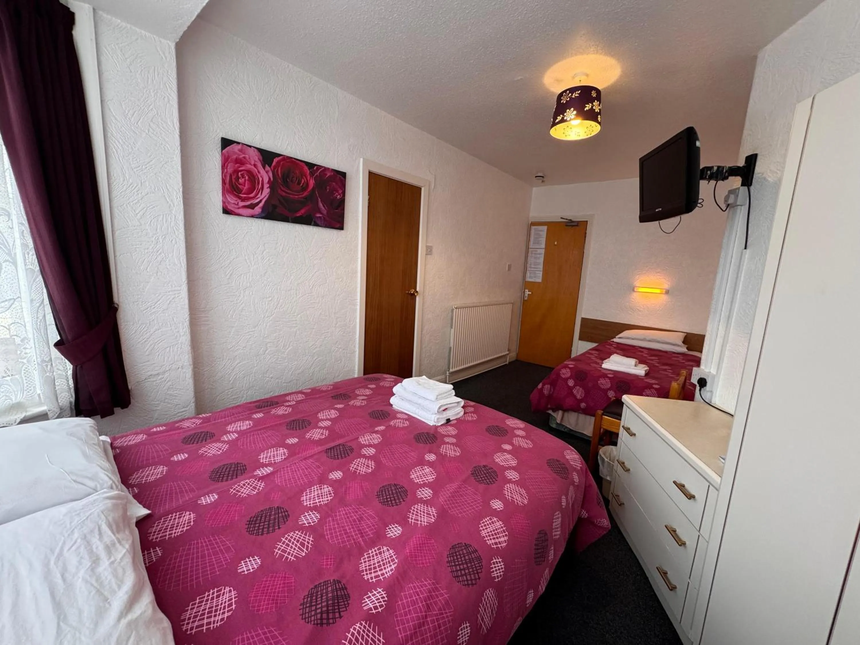 Bedroom, Bed in OYO Delton Hotel Blackpool Pleasure Beach