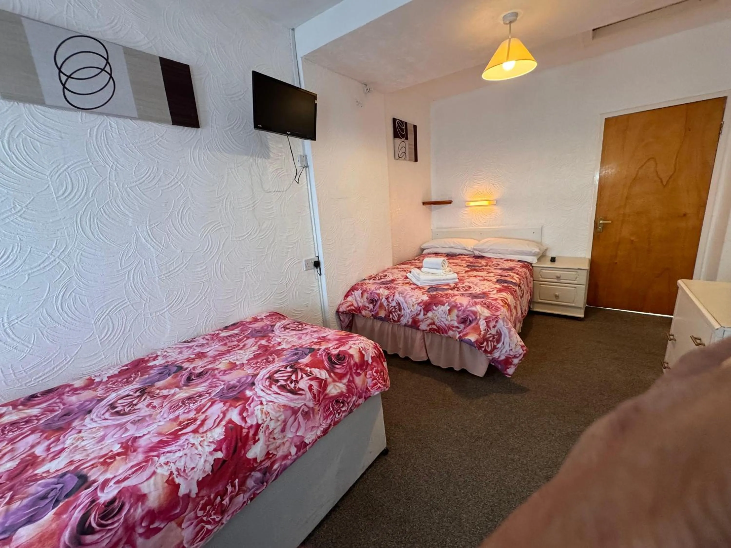 Bedroom, Bed in OYO Delton Hotel Blackpool Pleasure Beach