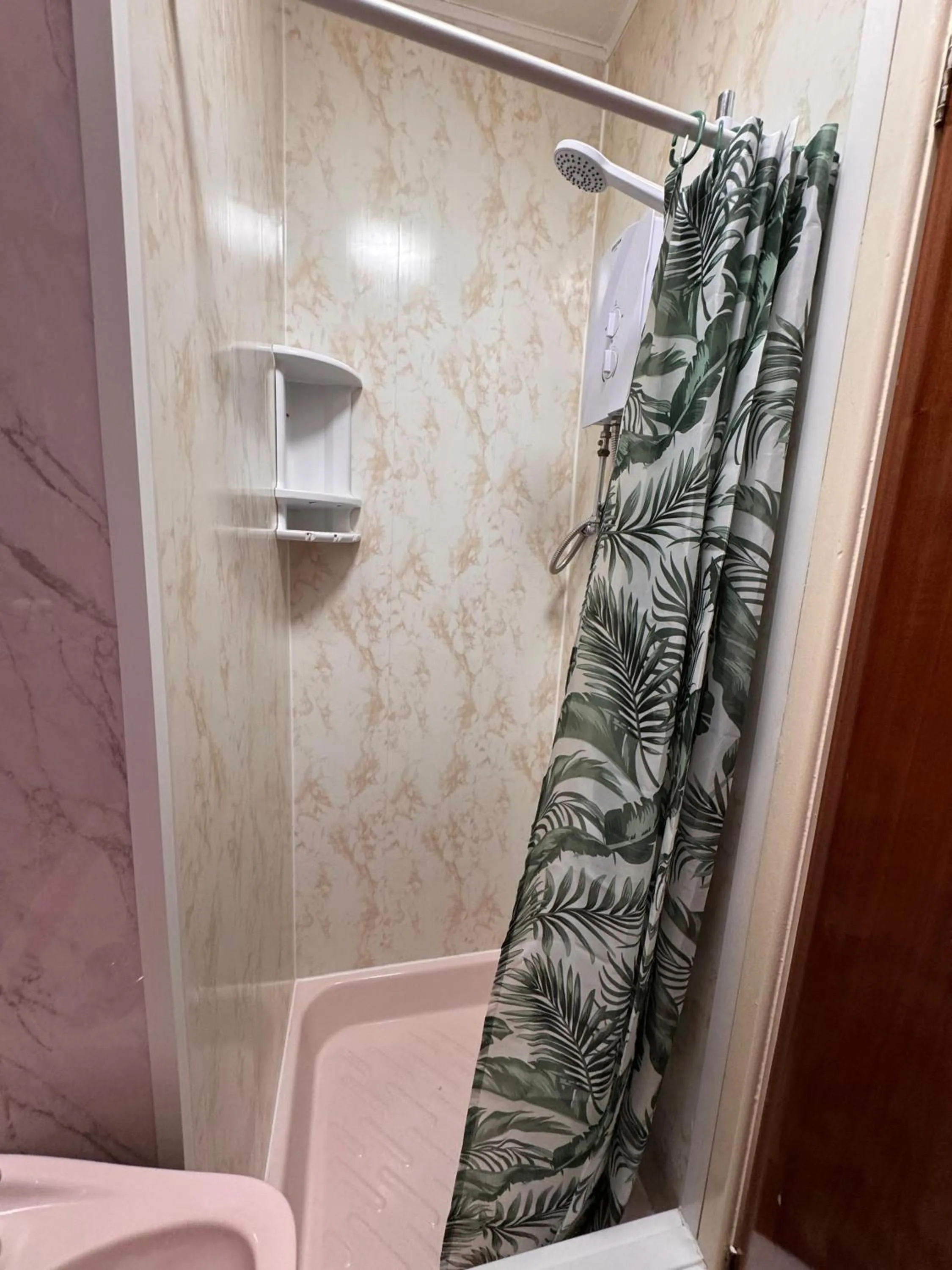 Bathroom in OYO Delton Hotel Blackpool Pleasure Beach