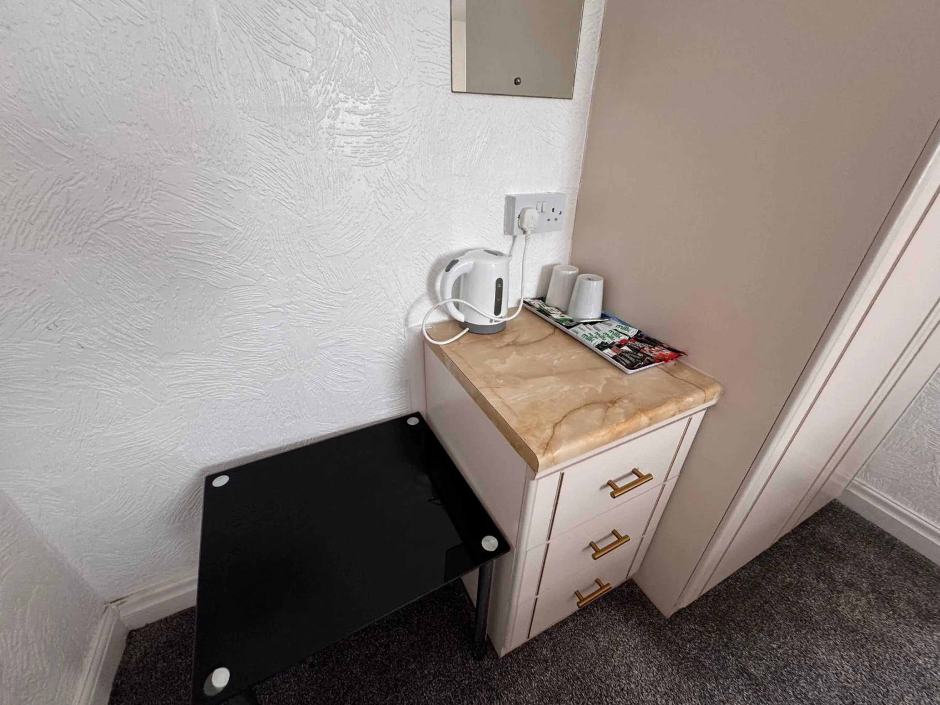 Coffee/tea facilities in OYO Delton Hotel Blackpool Pleasure Beach