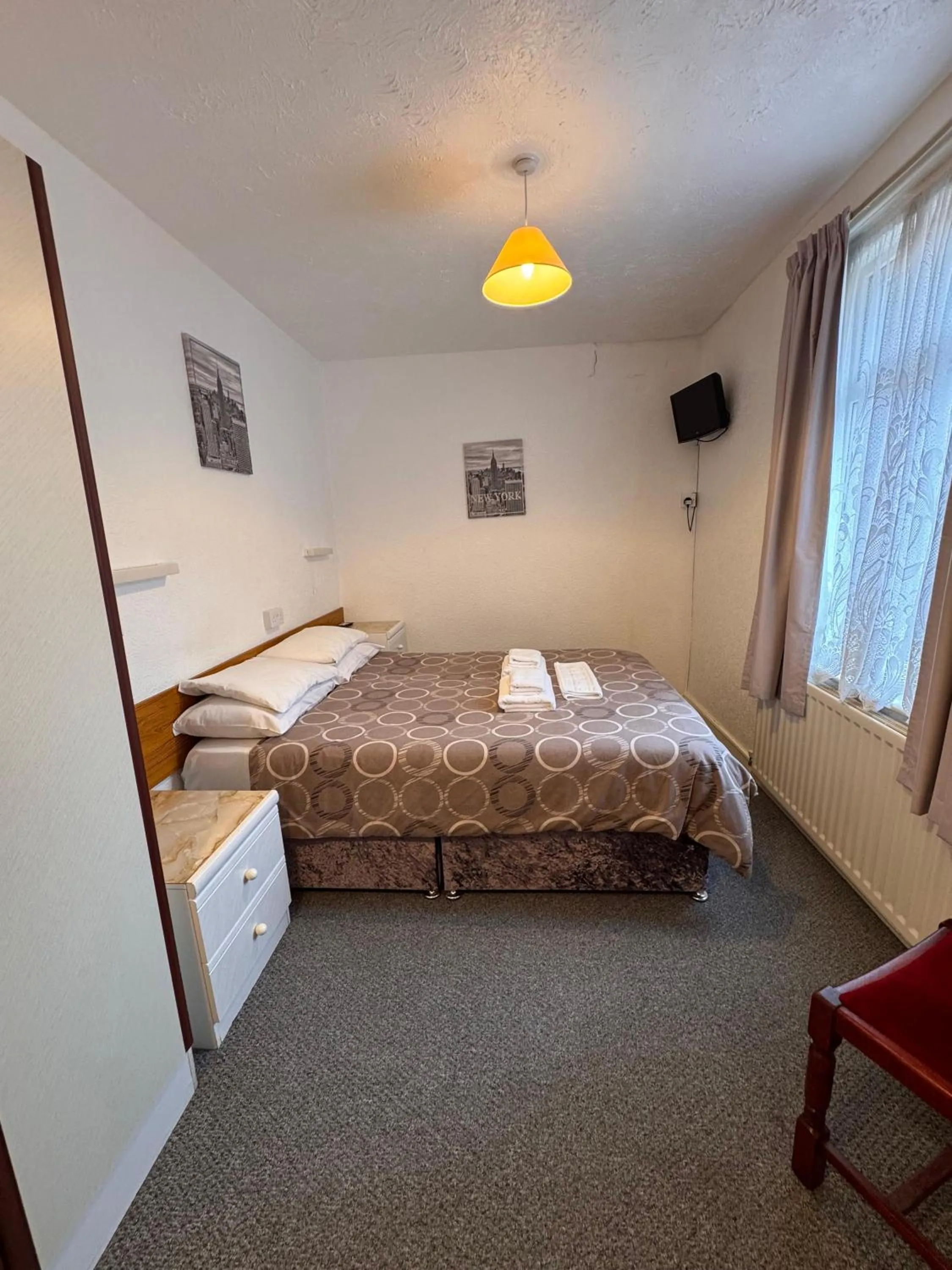 Bedroom, Bed in OYO Delton Hotel Blackpool Pleasure Beach