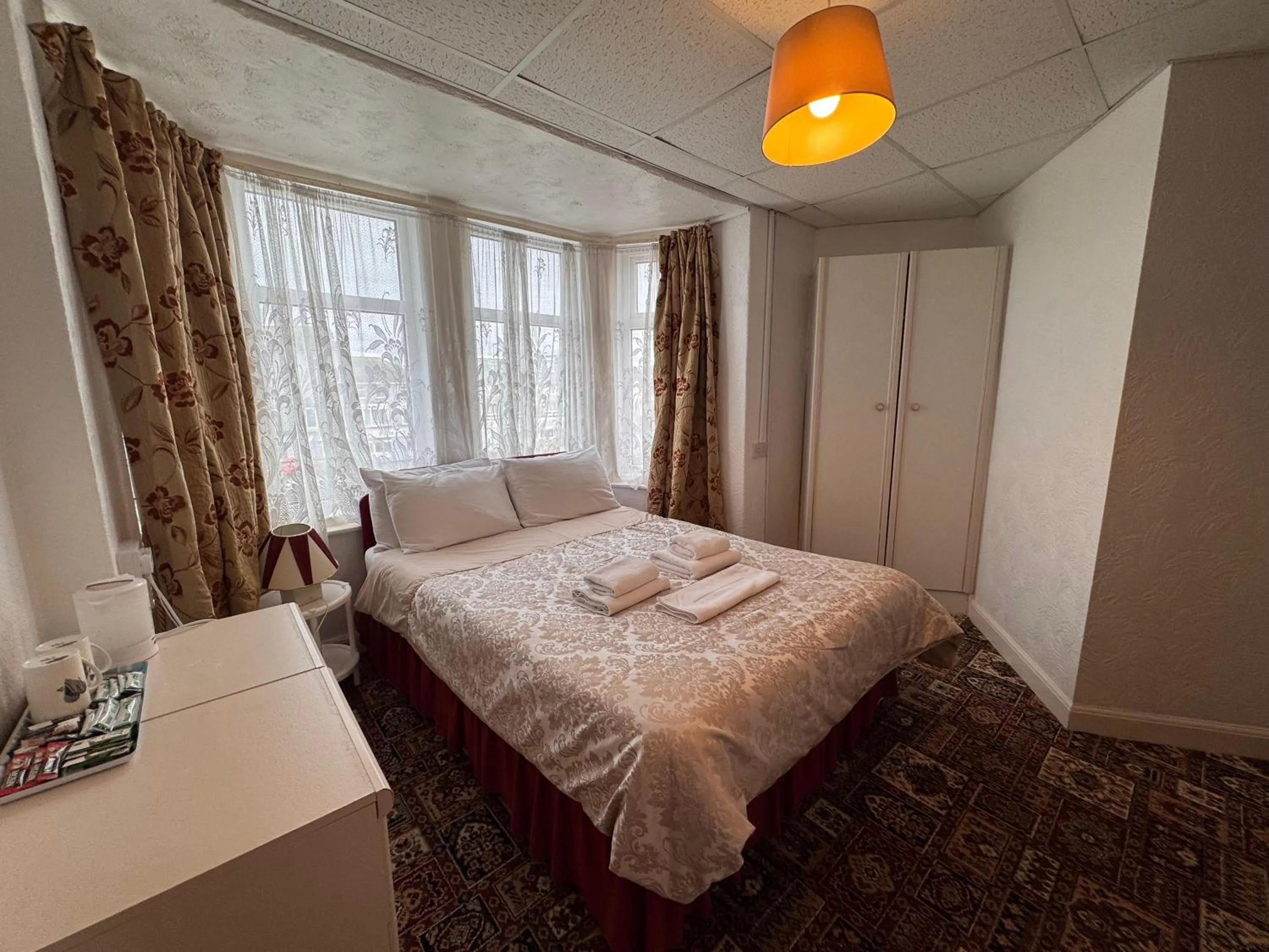 Bedroom, Bed in OYO Delton Hotel Blackpool Pleasure Beach