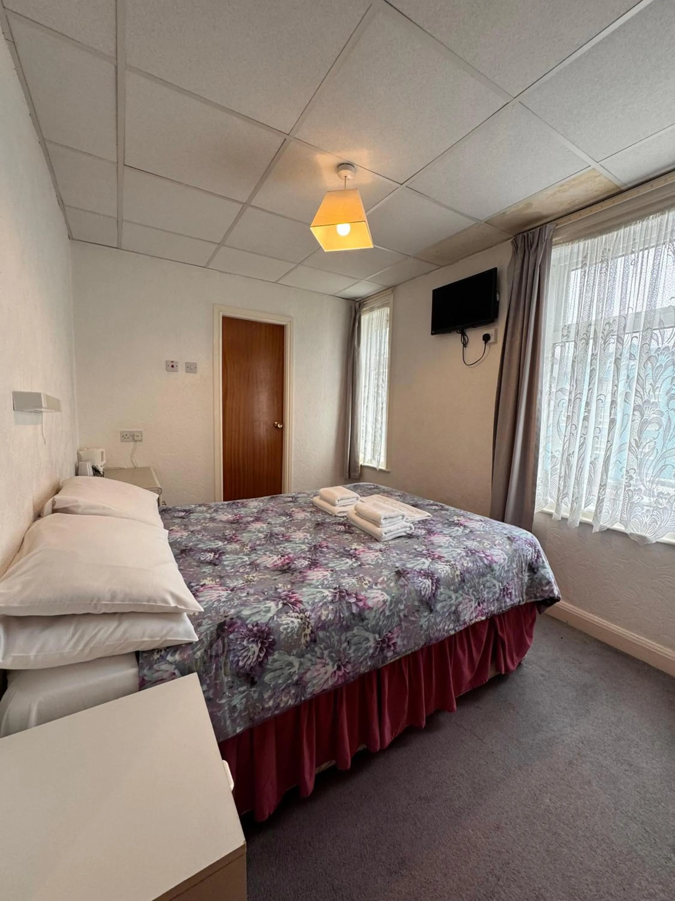 Bedroom, Bed in OYO Delton Hotel Blackpool Pleasure Beach