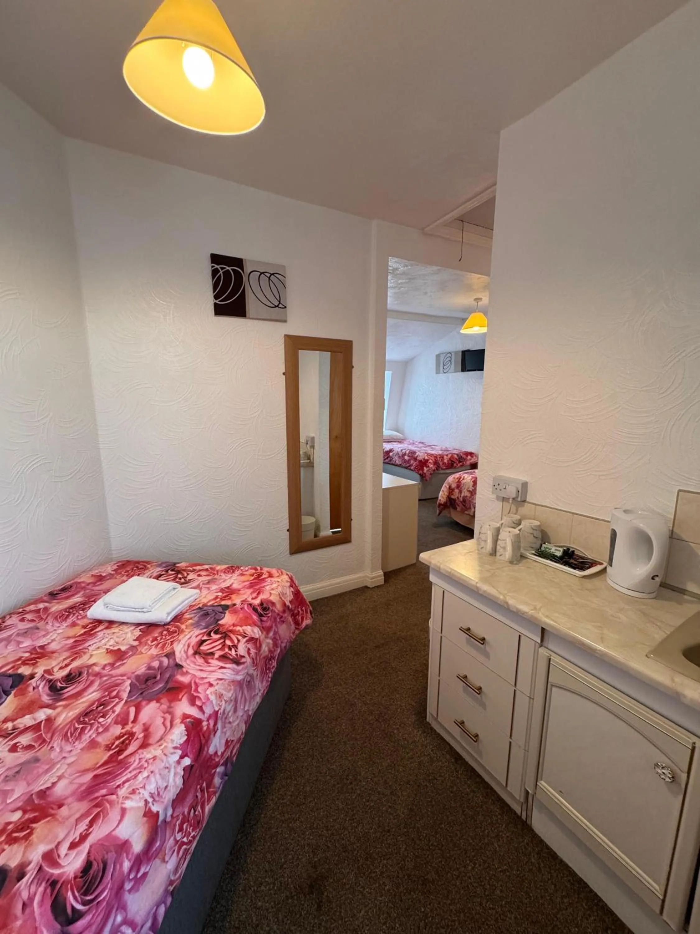 Bedroom, Bed in OYO Delton Hotel Blackpool Pleasure Beach