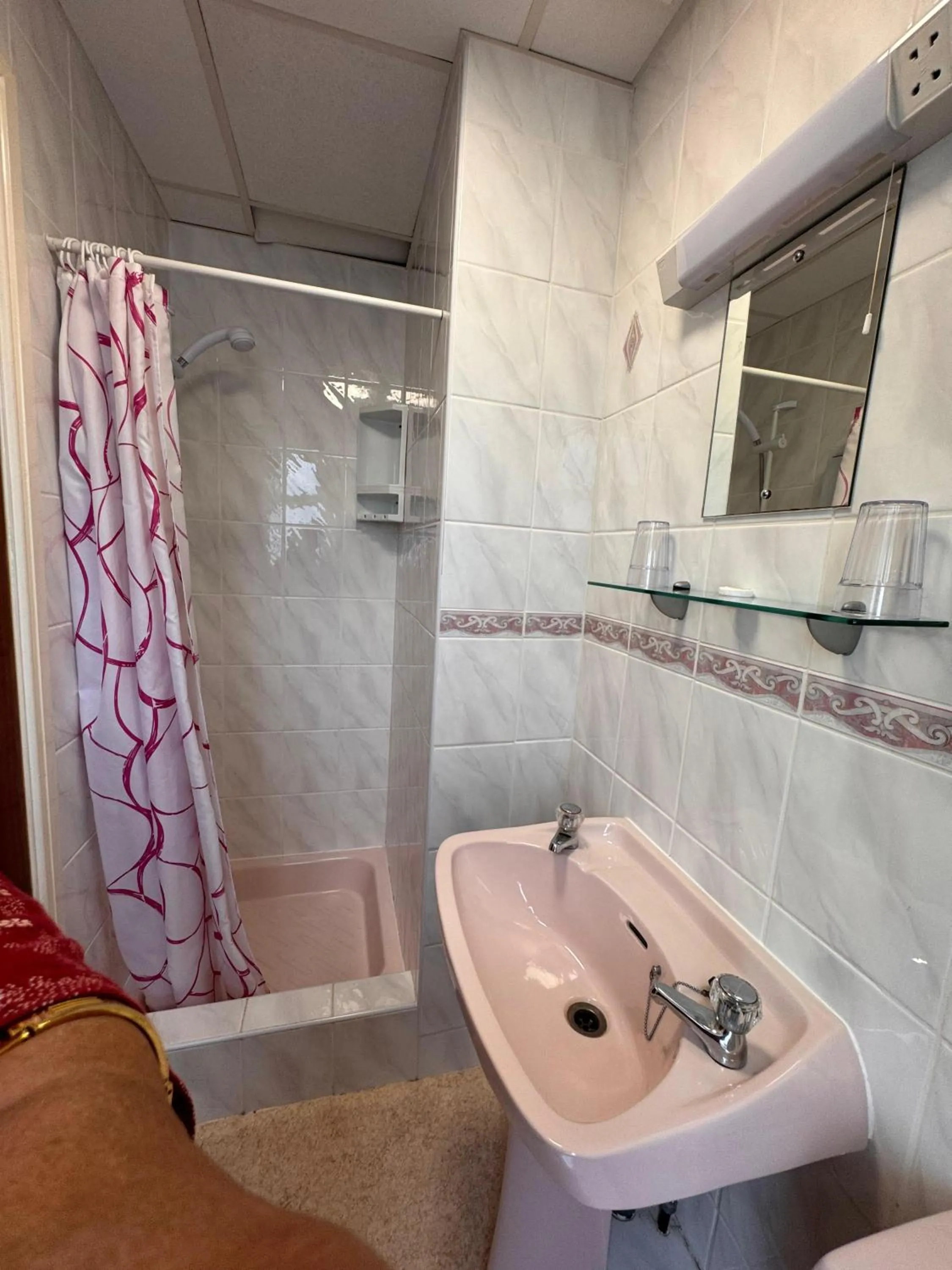 Bathroom in OYO Delton Hotel Blackpool Pleasure Beach