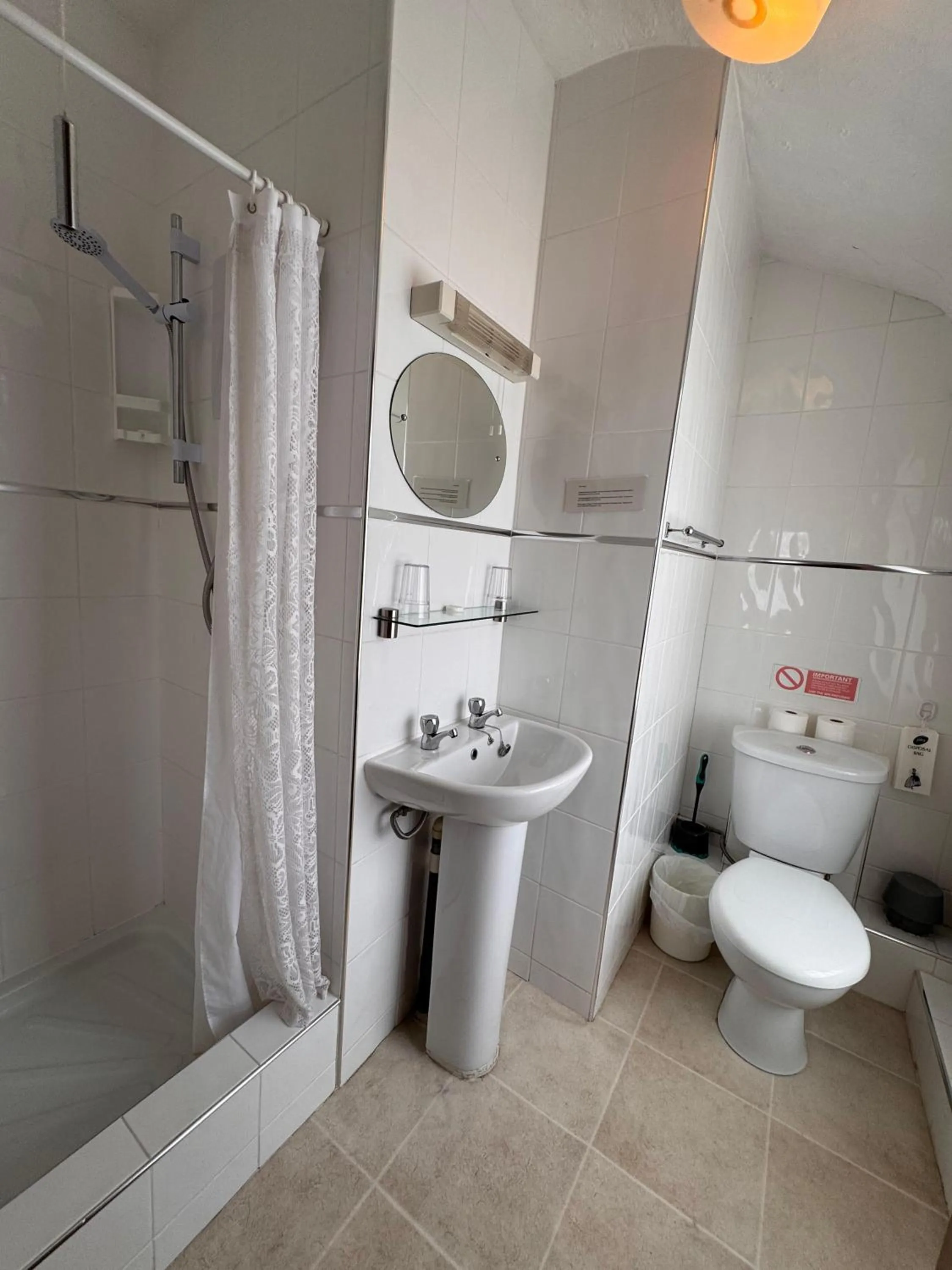 Bathroom in OYO Delton Hotel Blackpool Pleasure Beach