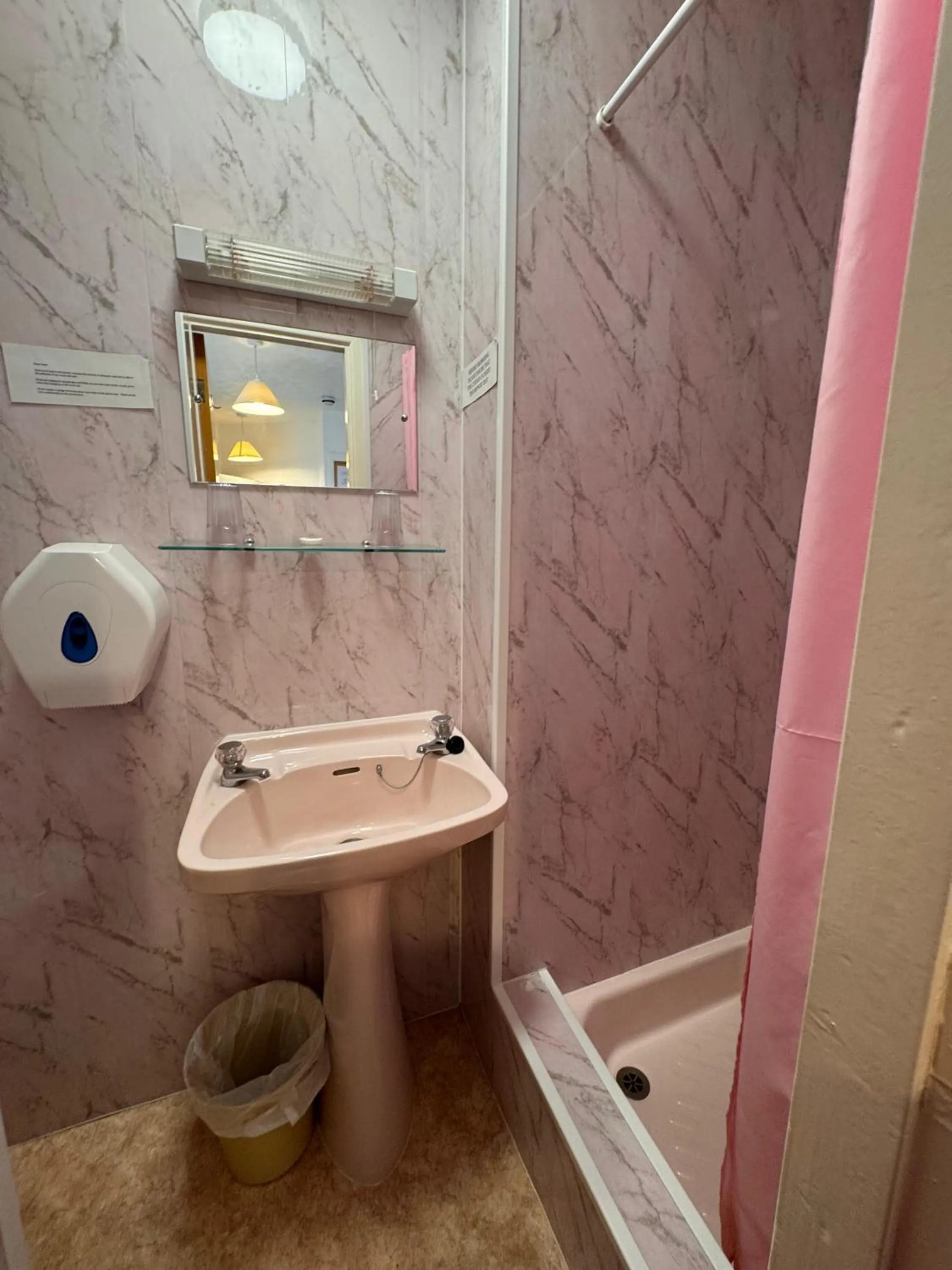 Bathroom in OYO Delton Hotel Blackpool Pleasure Beach