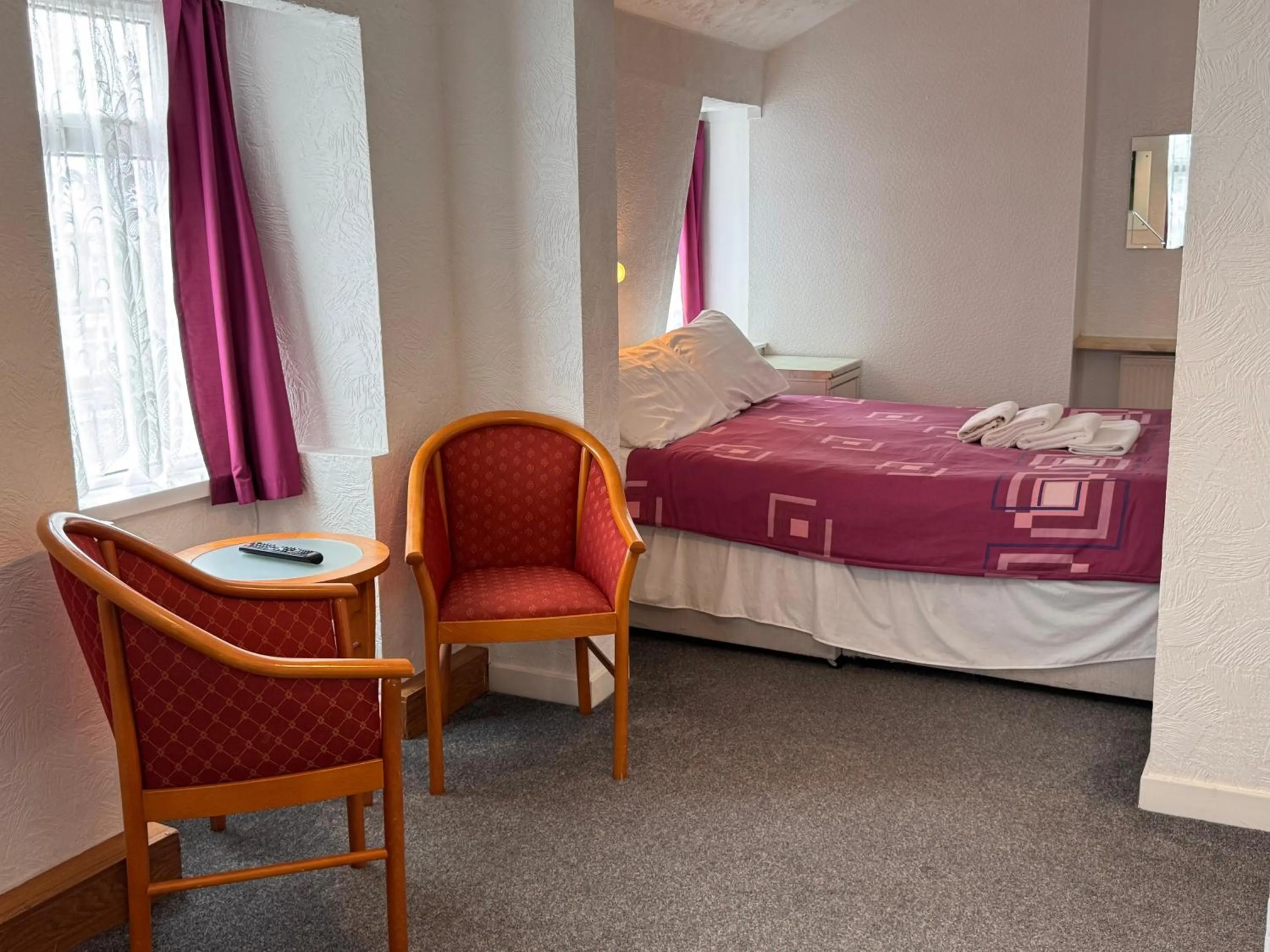 Bedroom, Bed in OYO Delton Hotel Blackpool Pleasure Beach