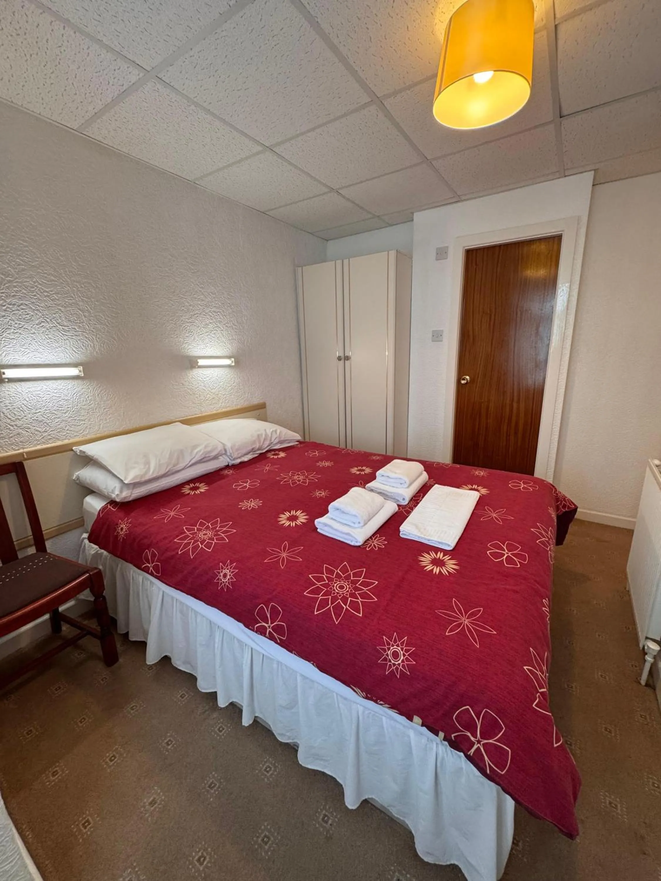 Bedroom, Bed in OYO Delton Hotel Blackpool Pleasure Beach