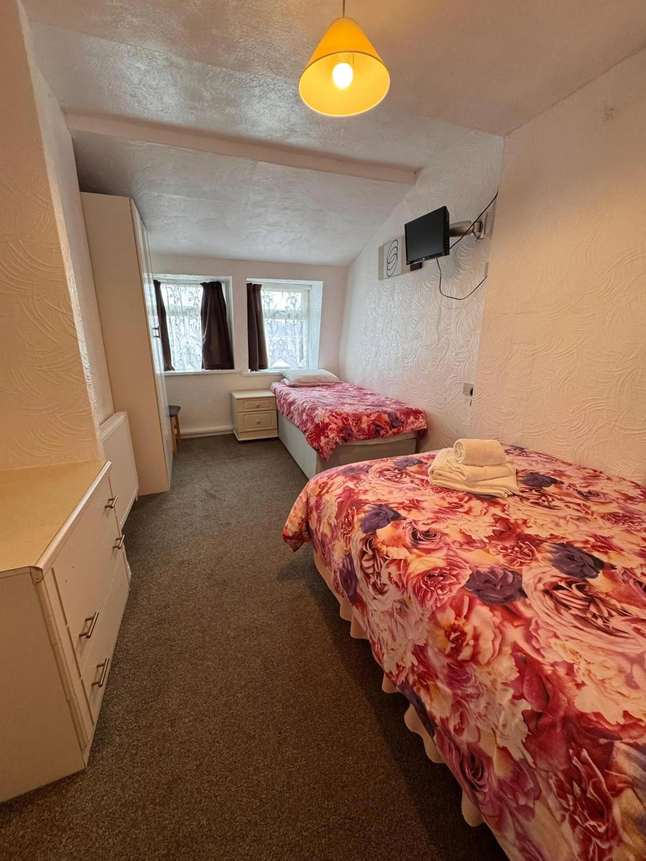 Bedroom, Bed in OYO Delton Hotel Blackpool Pleasure Beach