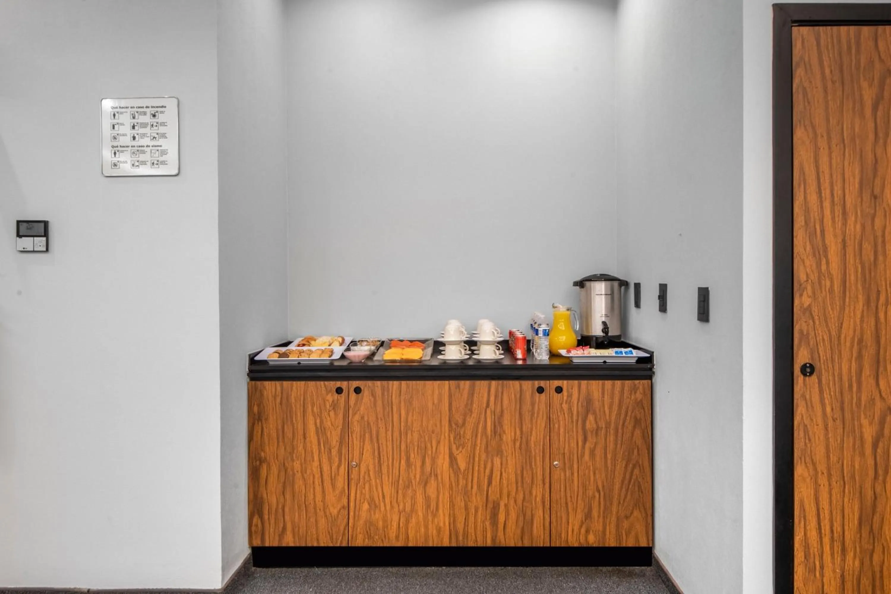 Restaurant/places to eat in City Express by Marriott Paraiso