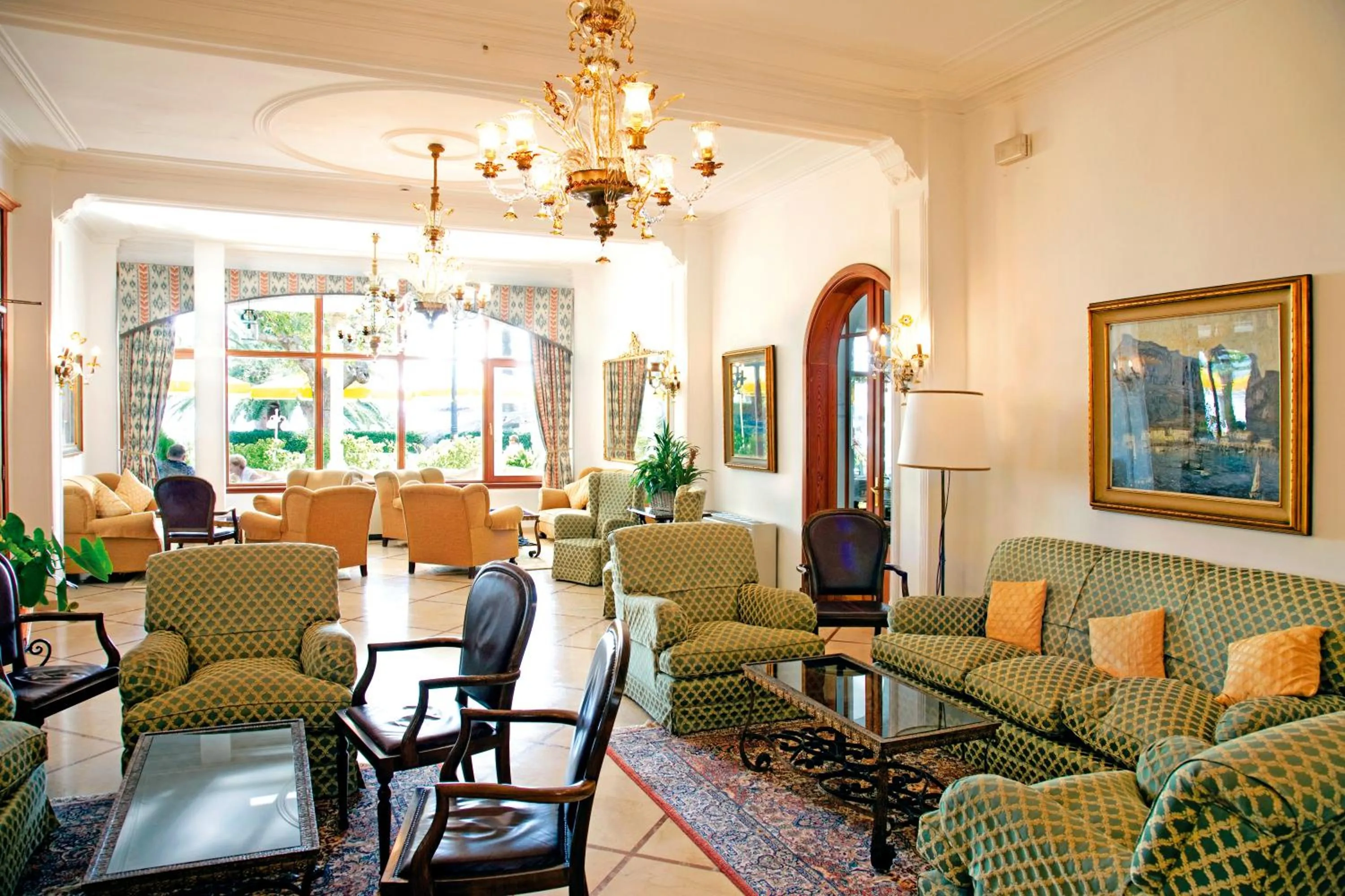 Communal lounge/ TV room in Hotel Miramar Mallorca