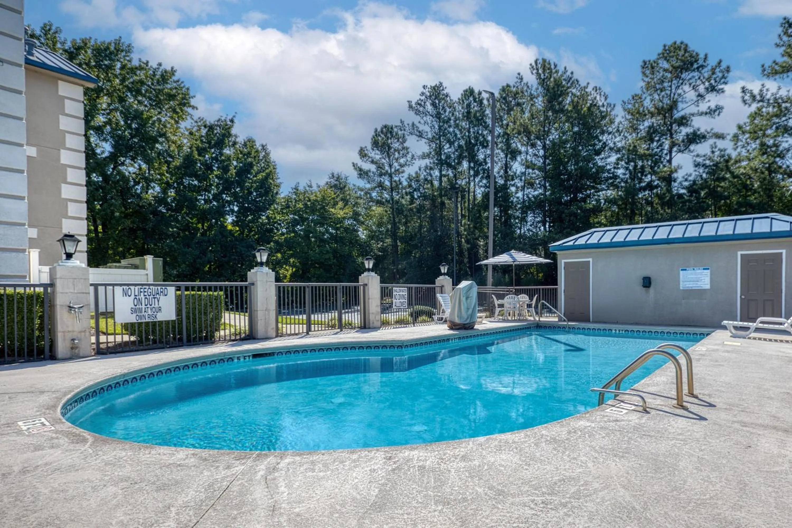 Pool view in Best Western Executive Inn & Suites