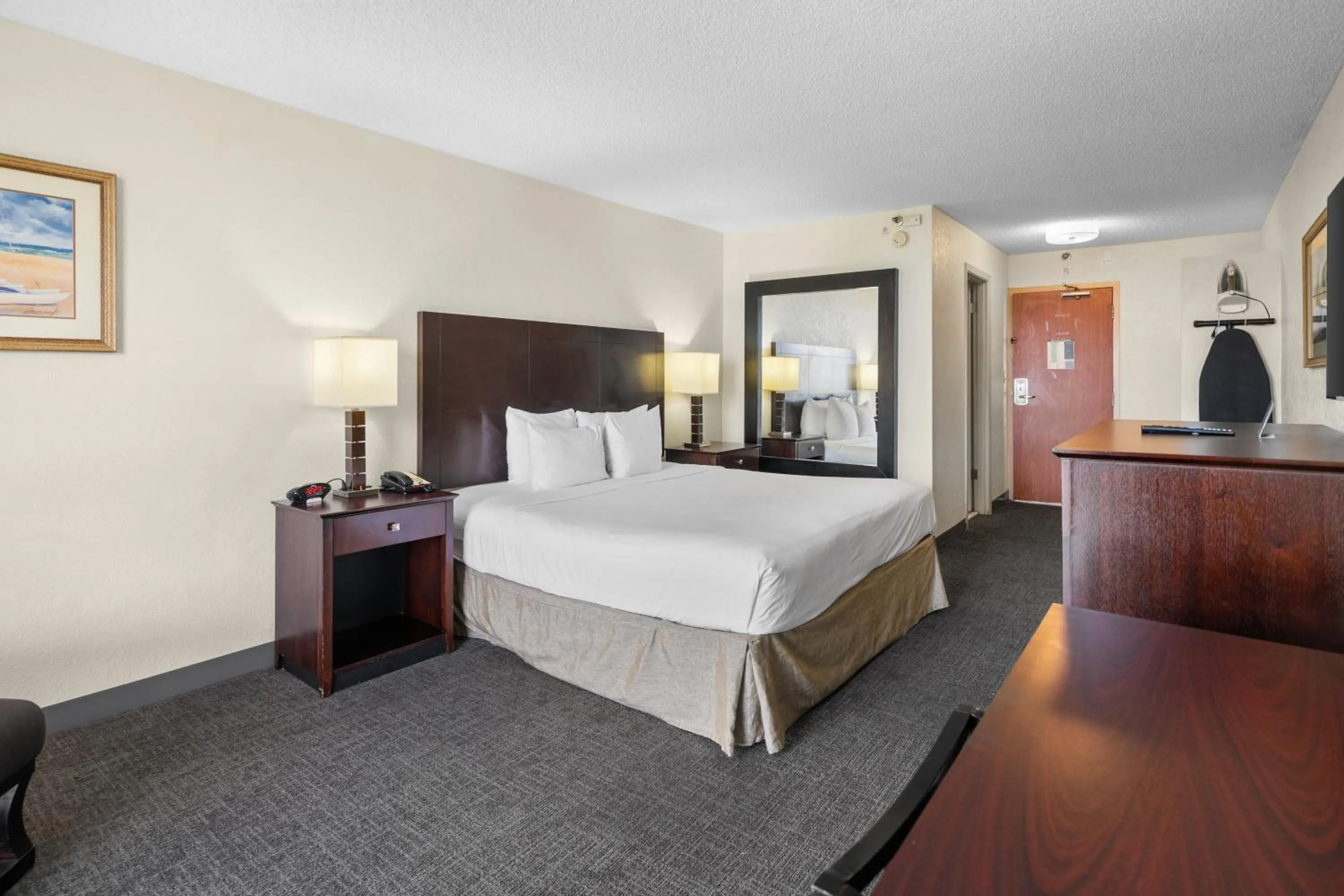 Bed in 88 Palms Hotel & Event Center