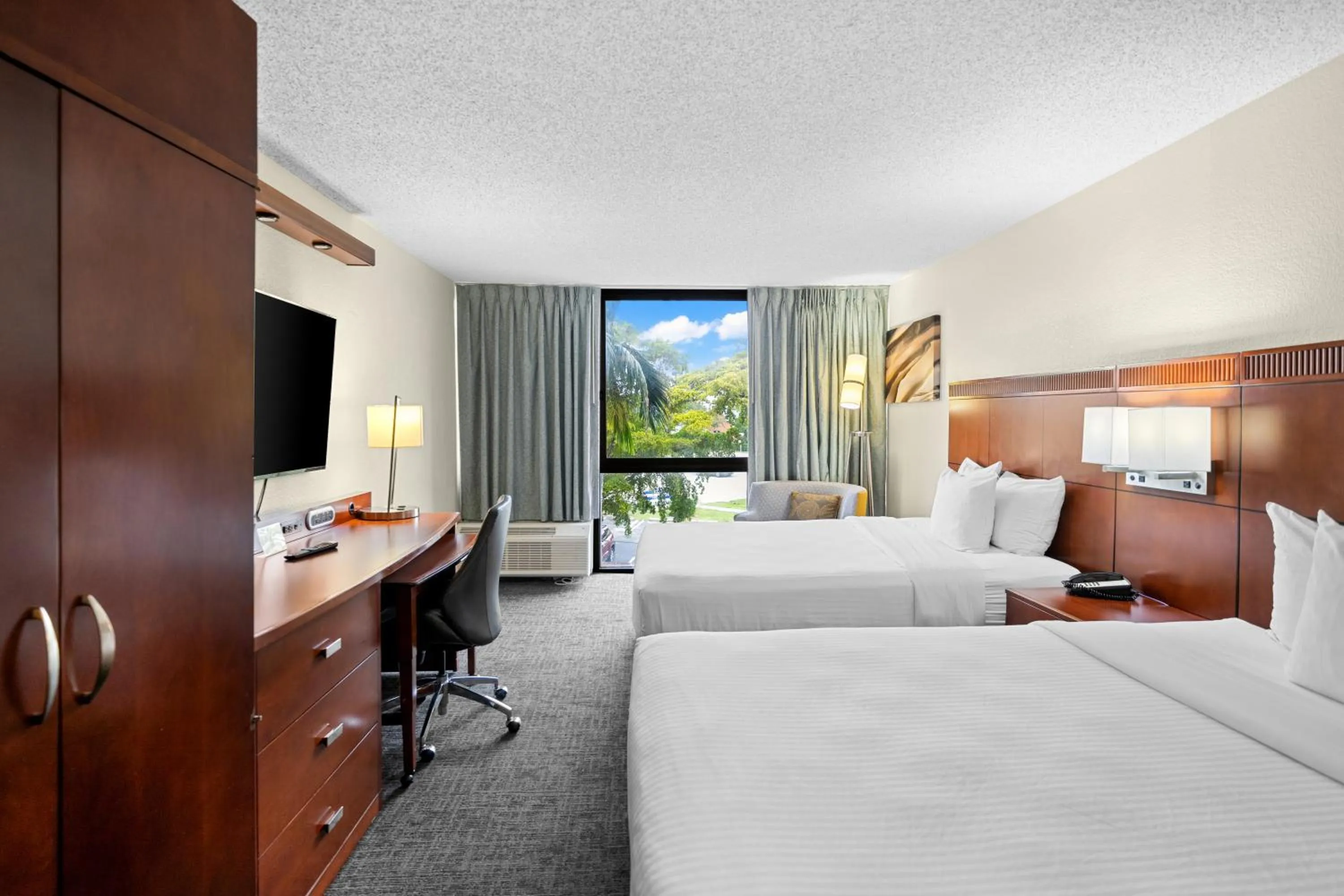 Bed in 88 Palms Hotel & Event Center