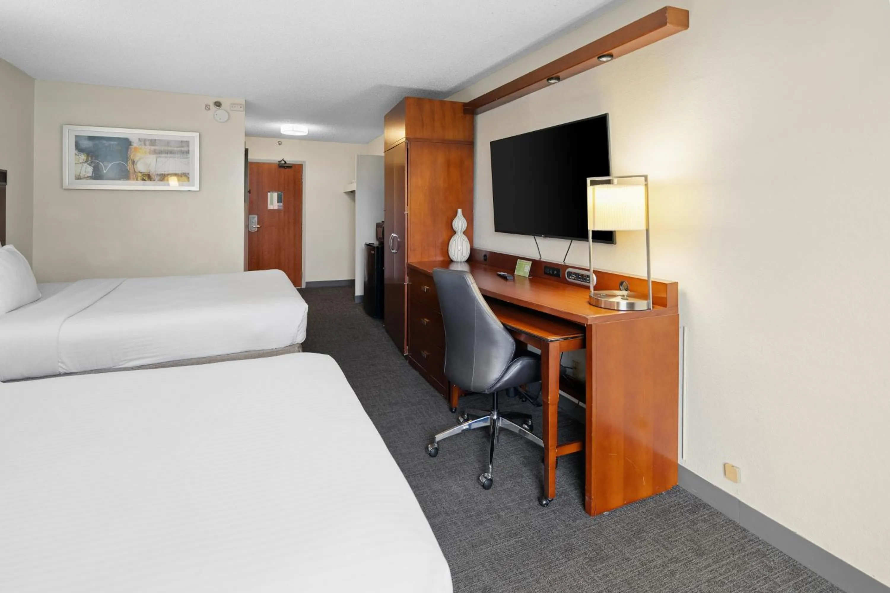 Bed in 88 Palms Hotel & Event Center