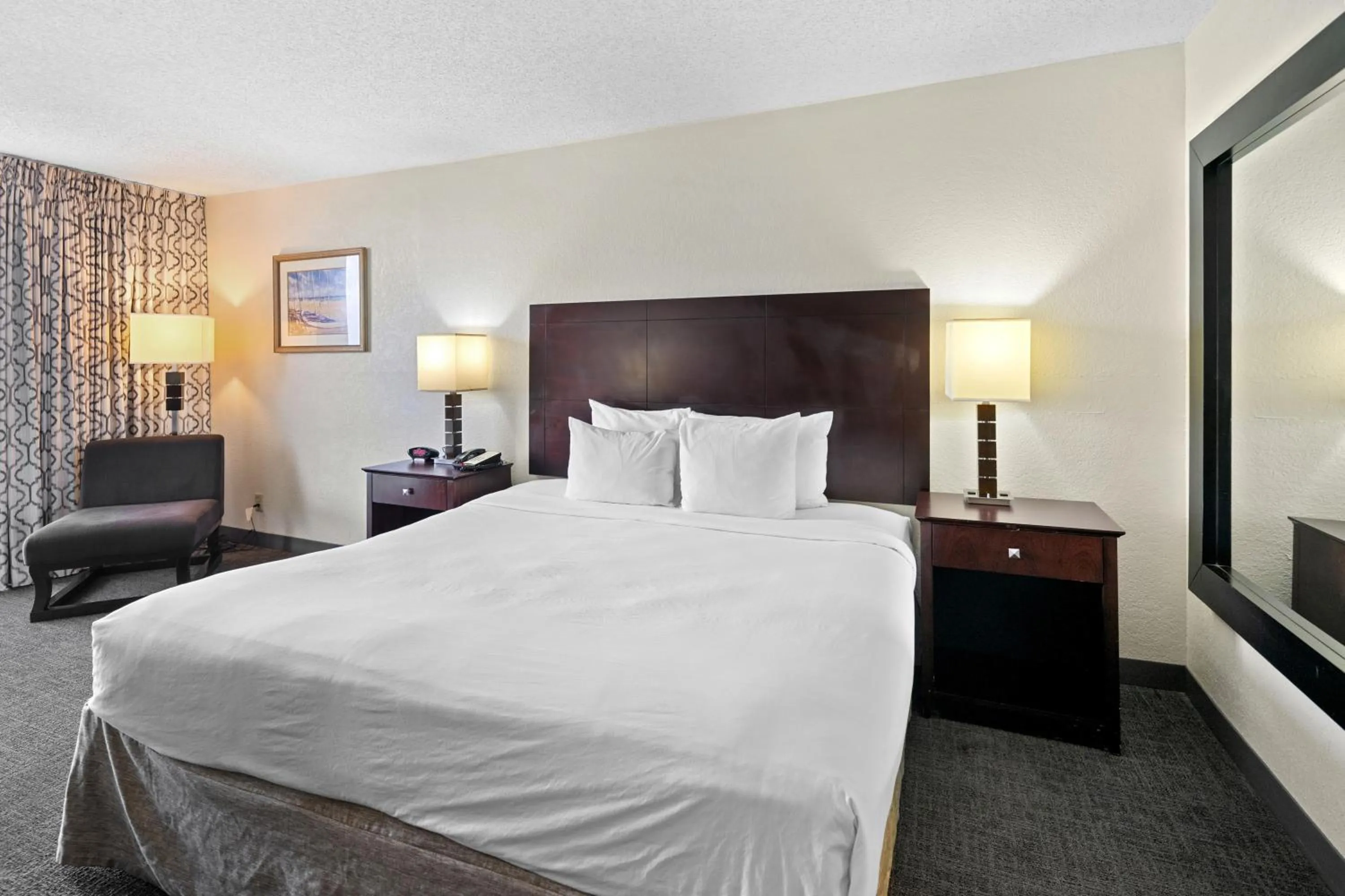 Bed in 88 Palms Hotel & Event Center