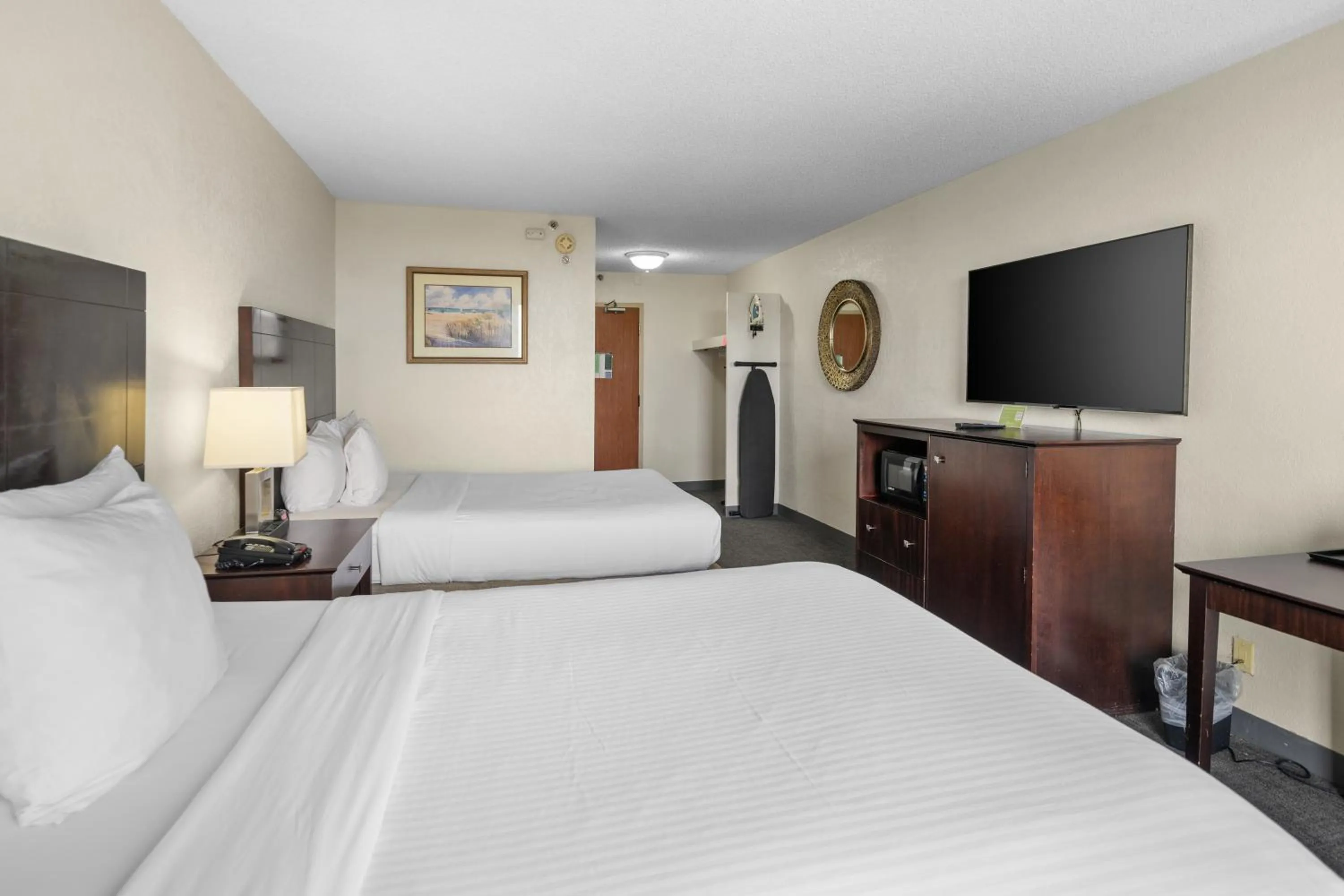 Bedroom, Bed in 88 Palms Hotel & Event Center