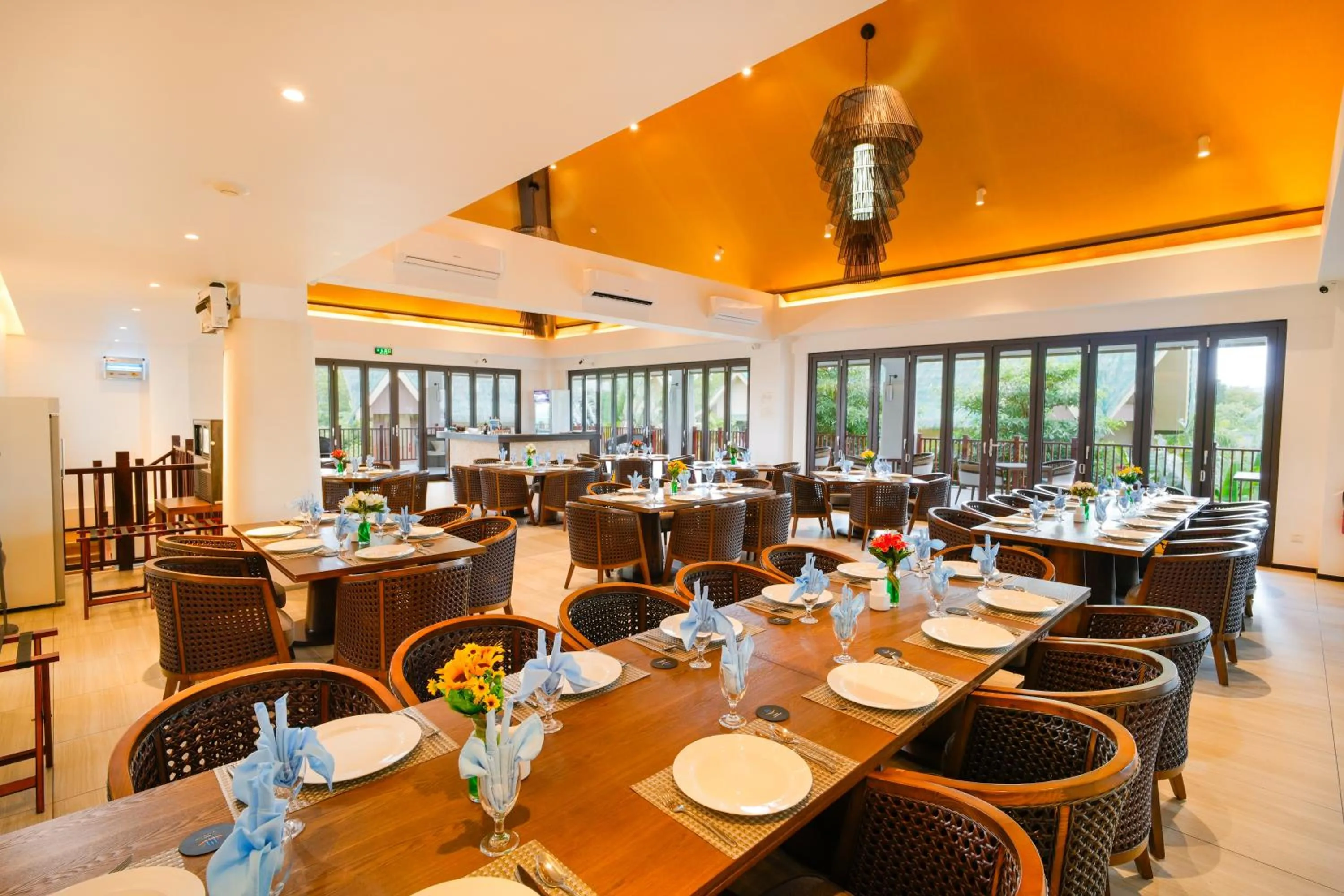 Restaurant/places to eat in H Resort Bohol - The Coral Cliff by SMS Hospitality