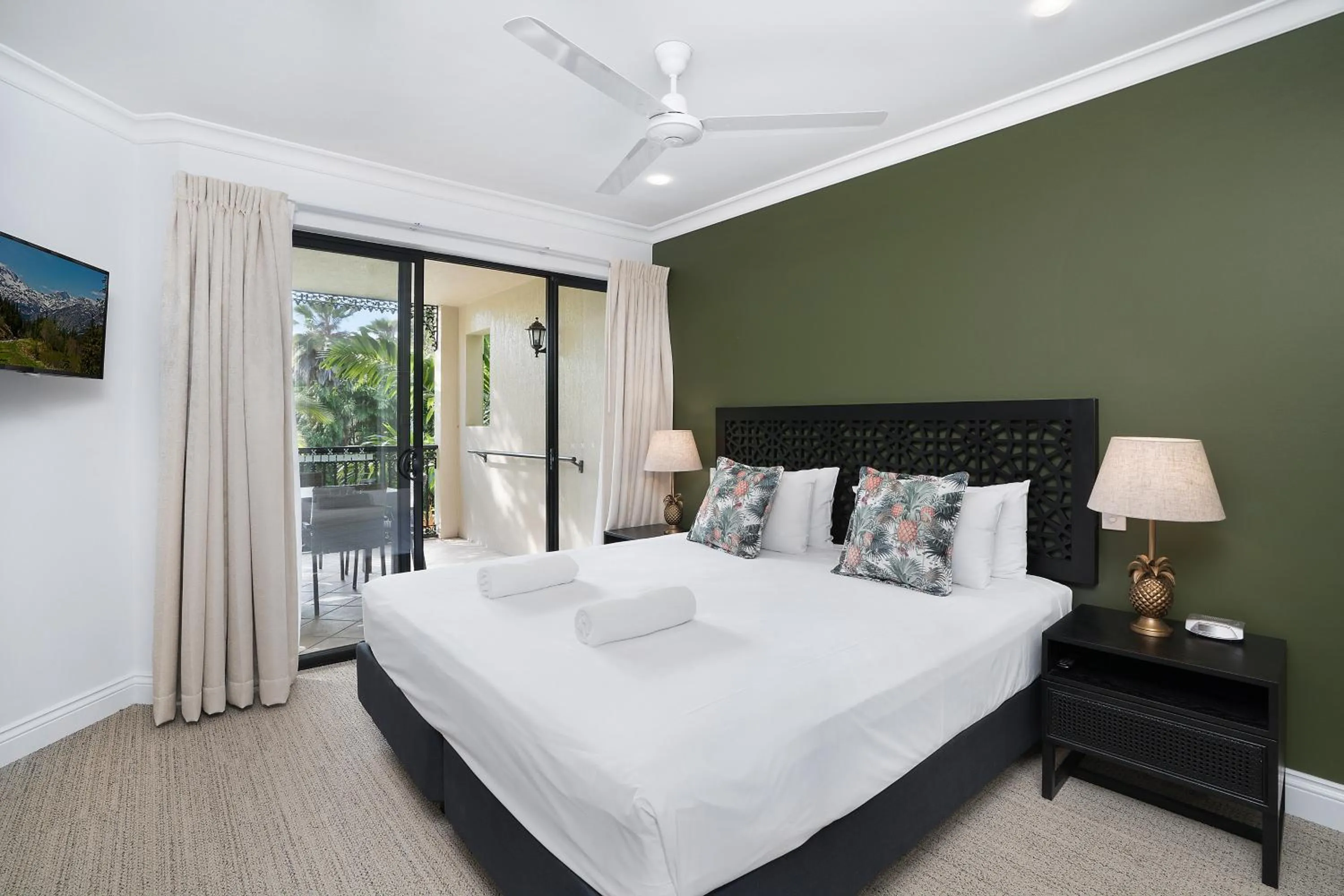 Bed in Club Wyndham Cairns