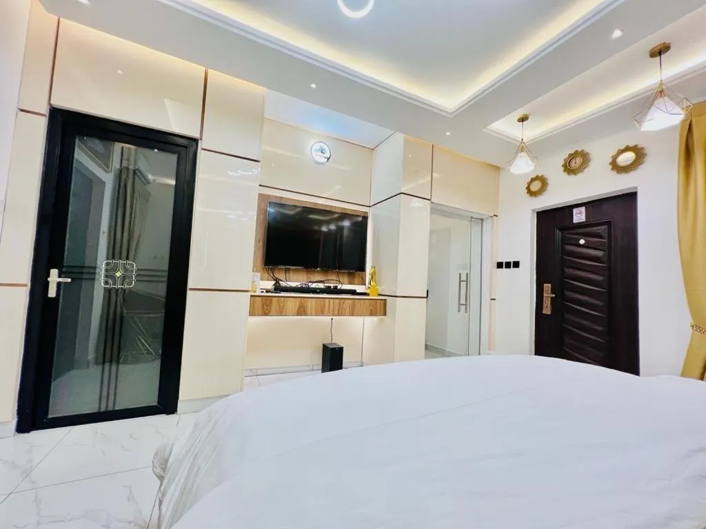 TV and multimedia in Kamara Lakeview Hotel