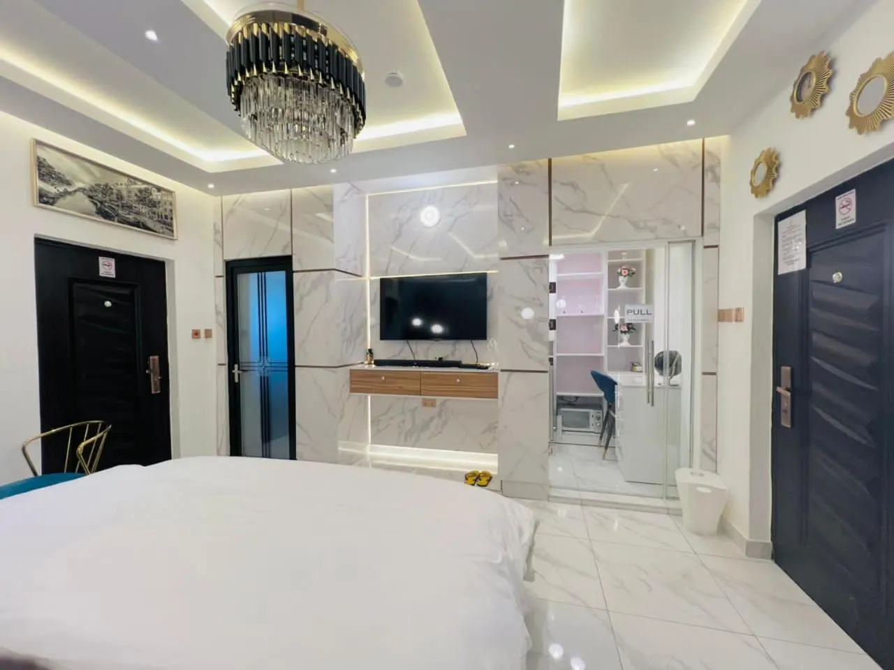 TV and multimedia in Kamara Lakeview Hotel