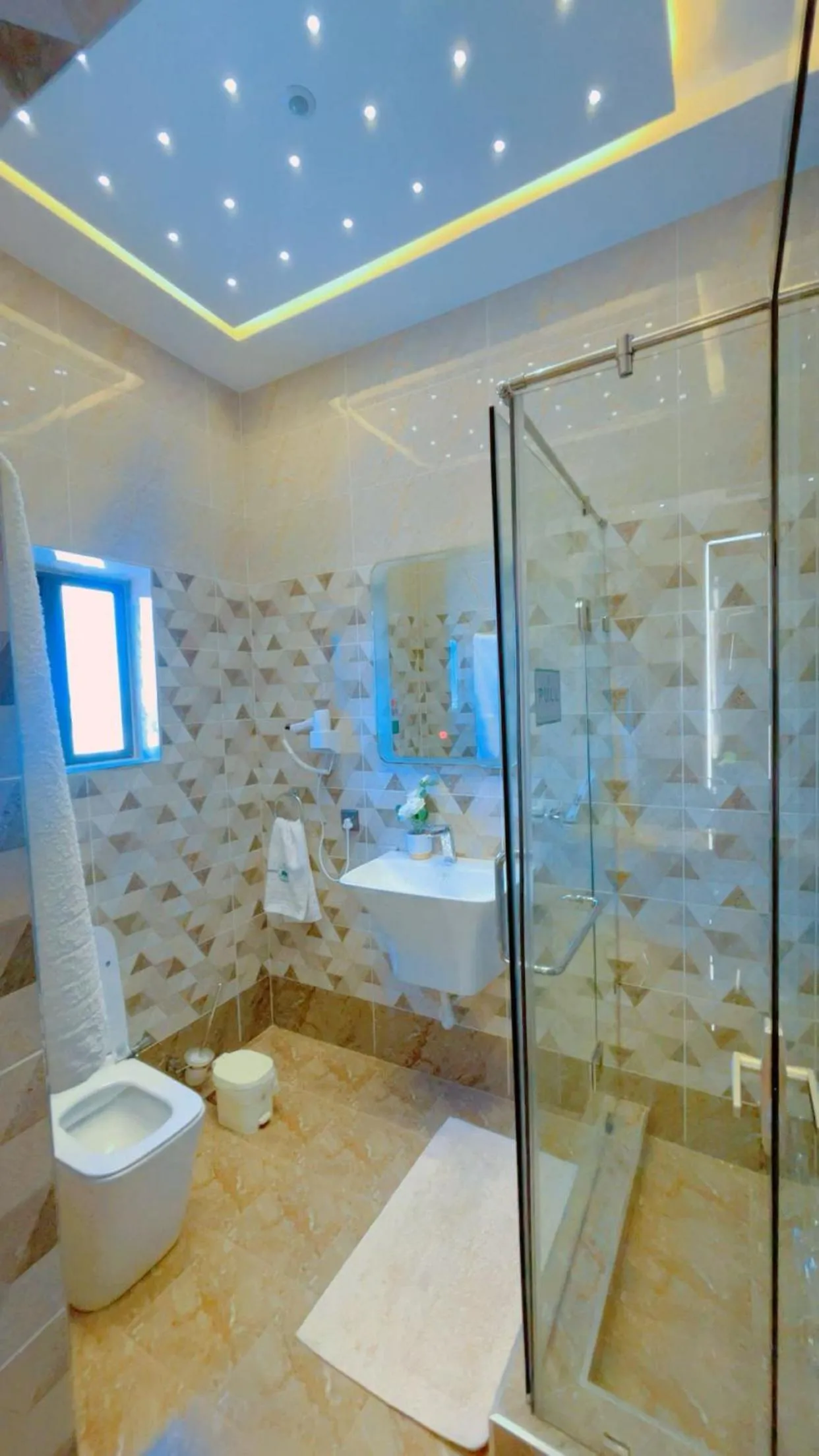 Kamara Lakeview Hotel