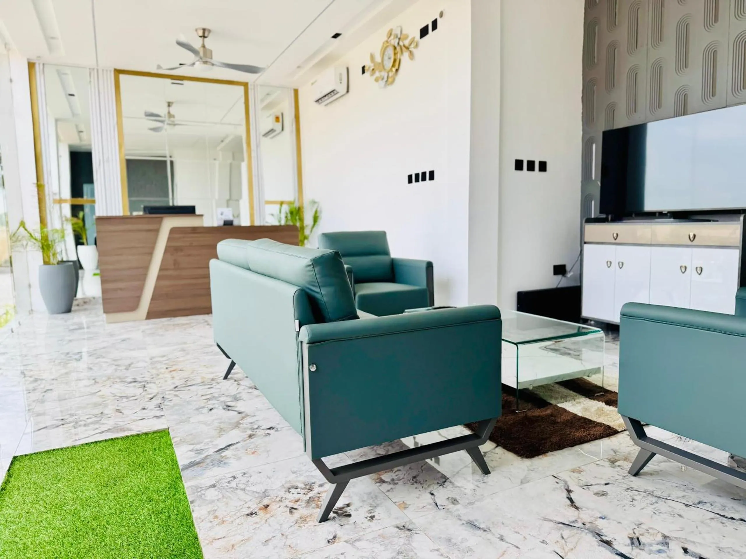 Kamara Lakeview Hotel