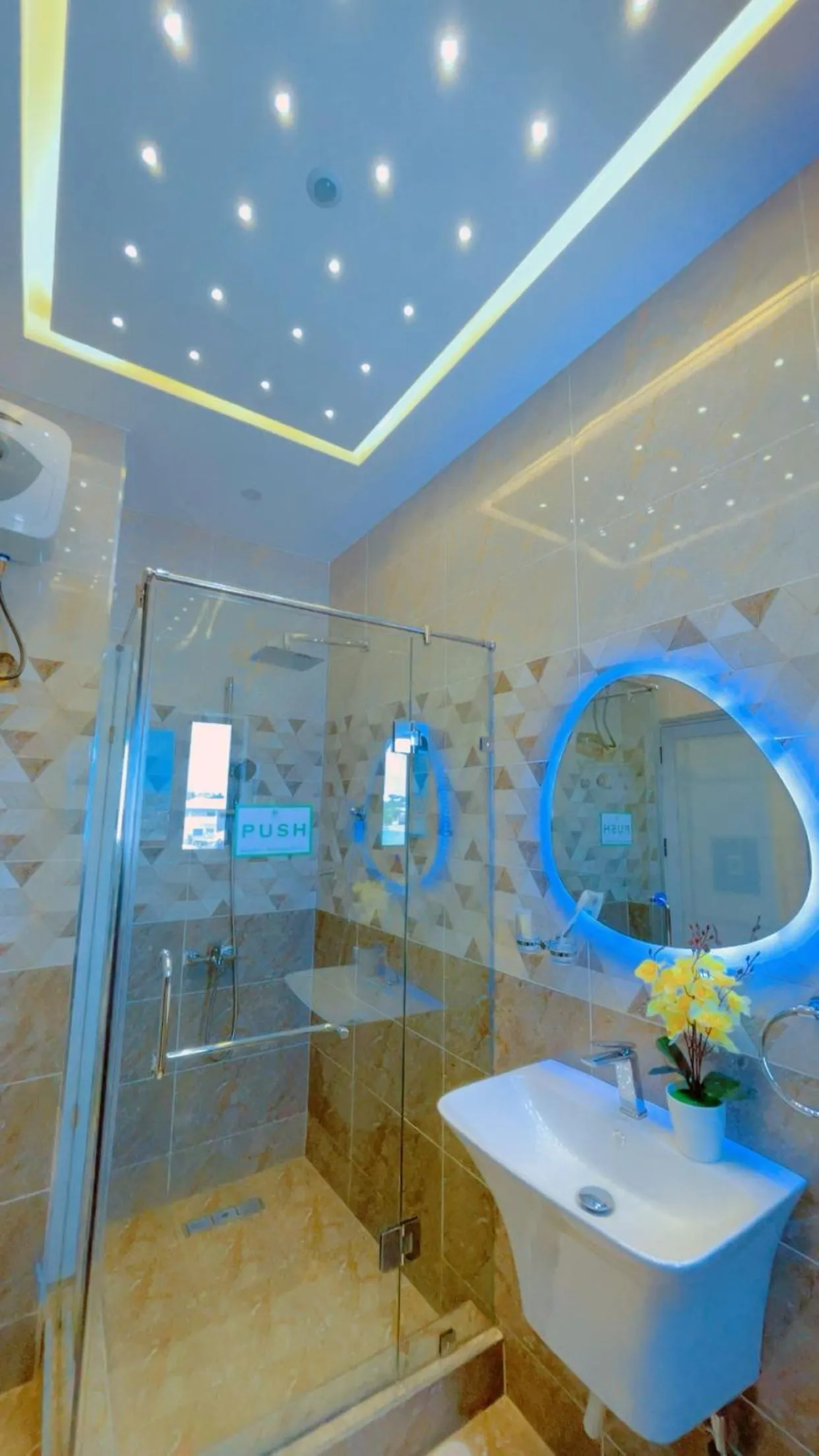 Kamara Lakeview Hotel